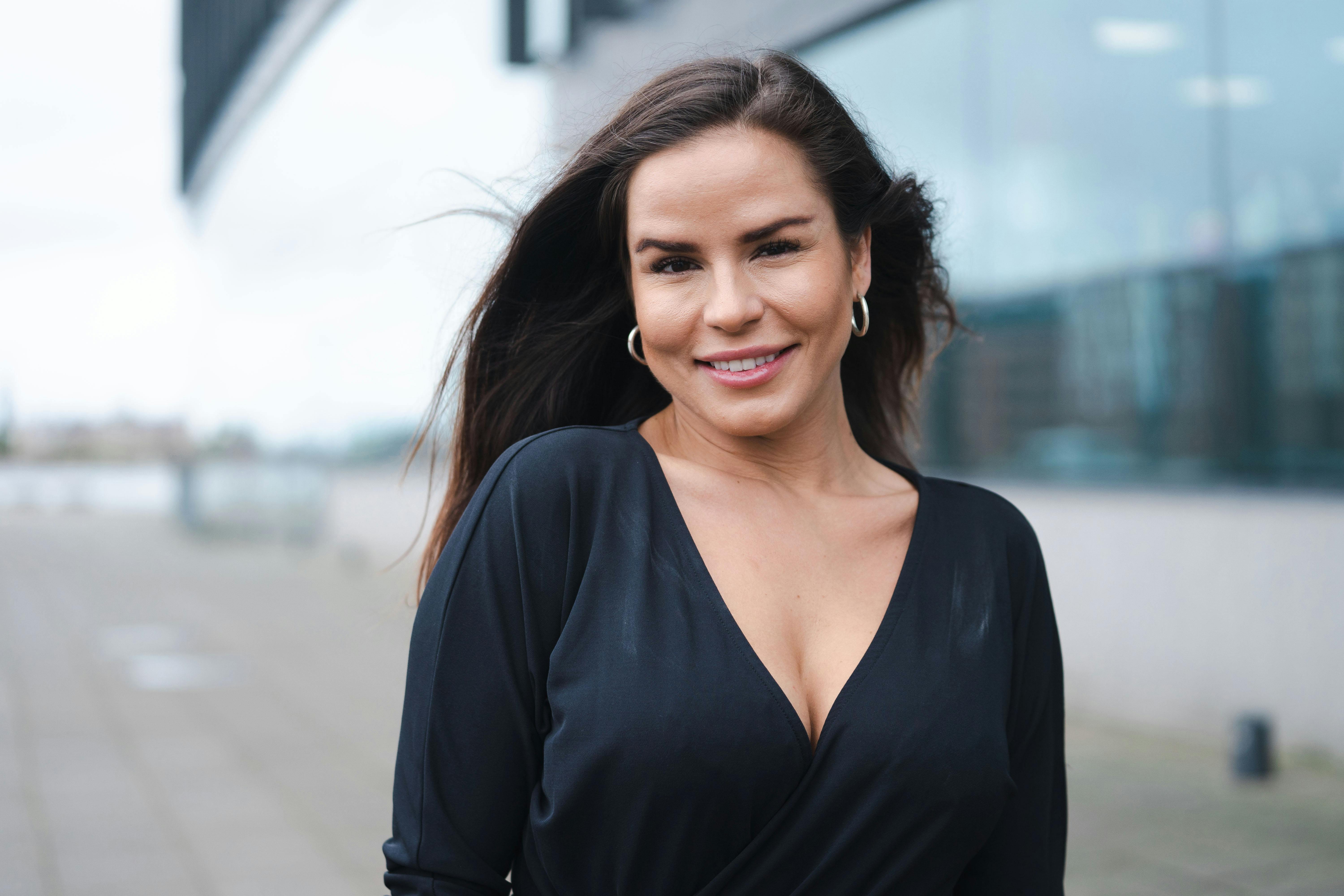 Kirstine Natalie Øbakke i "Sladderministeriet" i september 2022.
