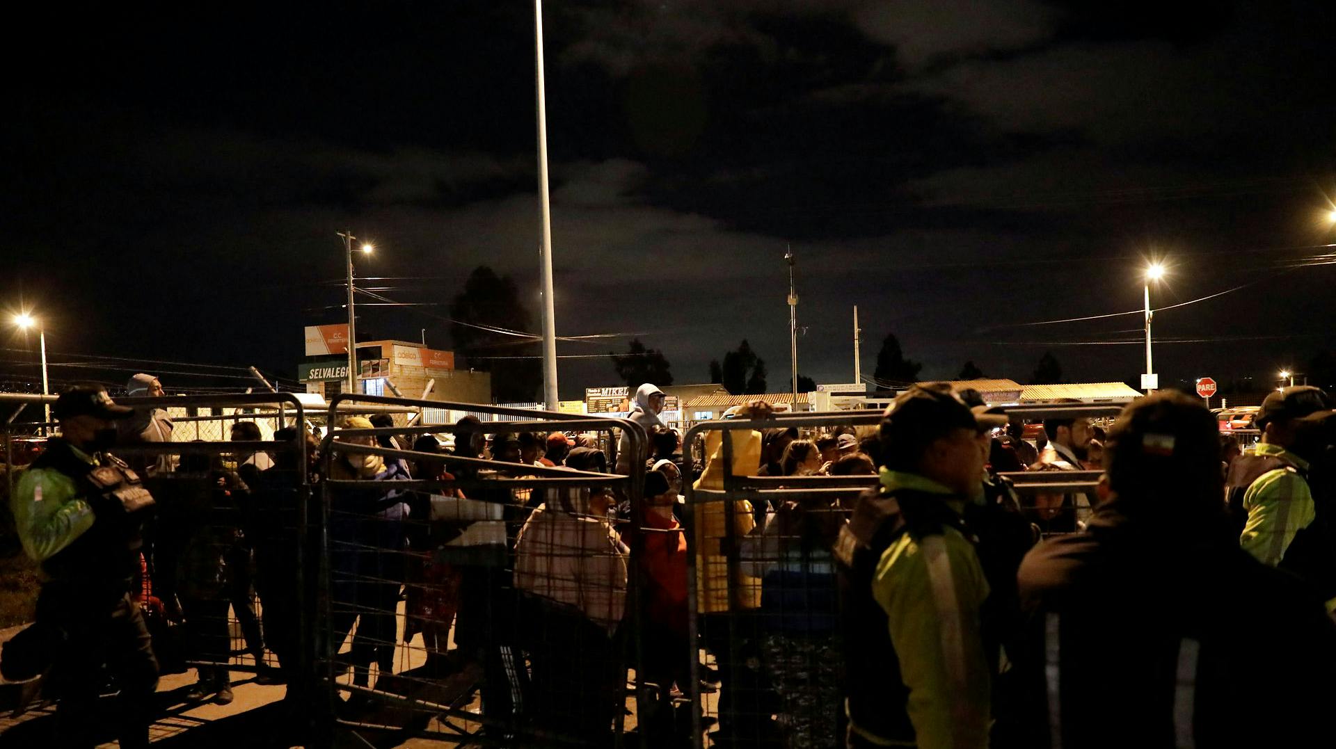 15 er dræbt og 21 personer personer er såret efter uroligheder i et fængsel i Ecuador.