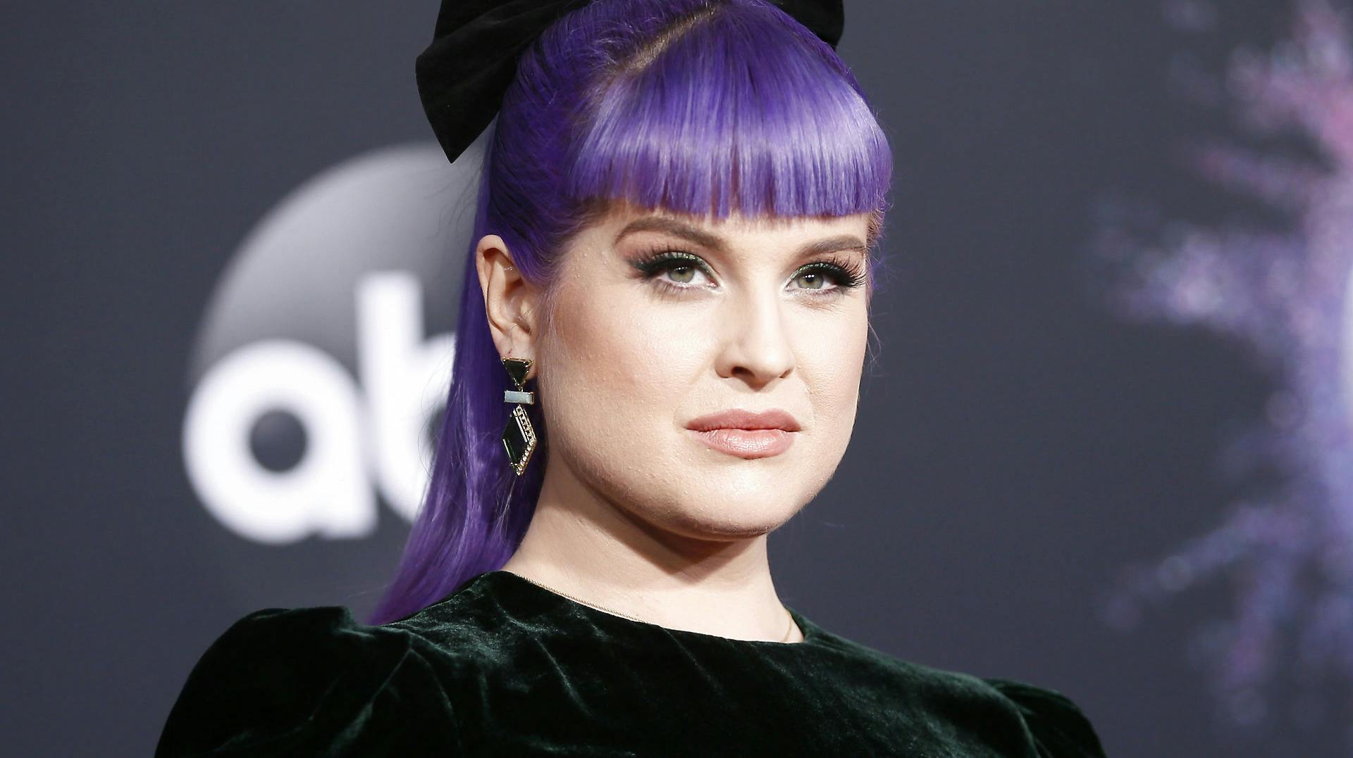 Kelly Osbourne venter sit første barn, og nu har hun afsløret kønnet på den lille sag.