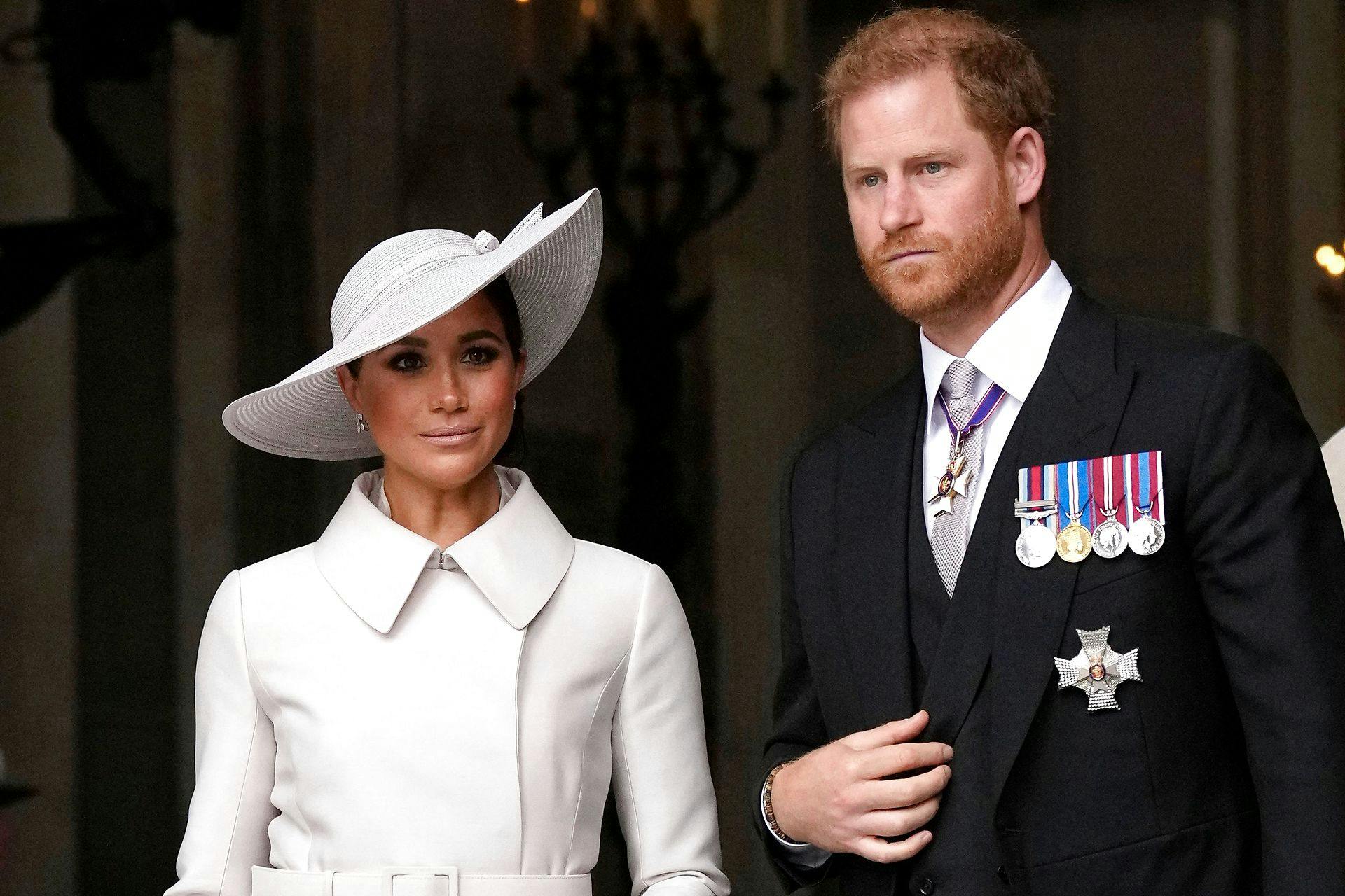 Hertugen og hertuginden af Sussex, prins Harry og Meghan Markle, har endnu en gang skabt røre i det royale landskab.
