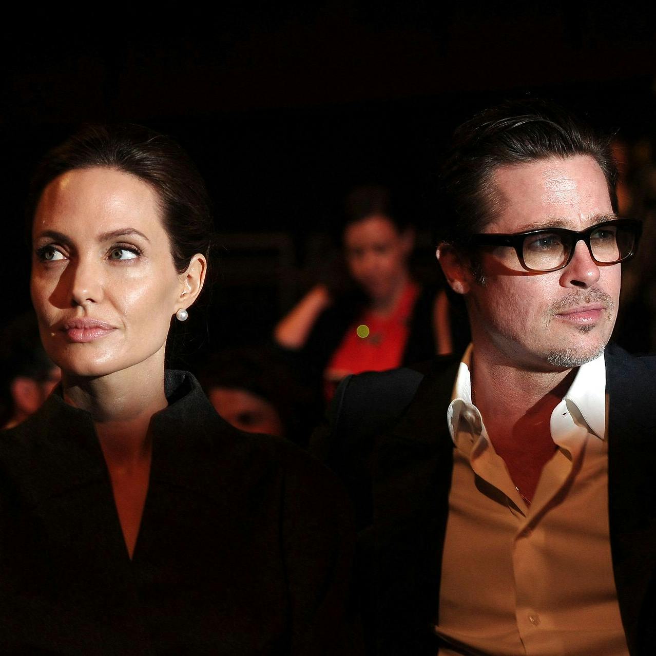 Angelina Jolie og Brad Pitt er bestemt ikke på talefod i dag. De kommunikerer i stedet gennem deres højt betalte advokater og pr-folk.