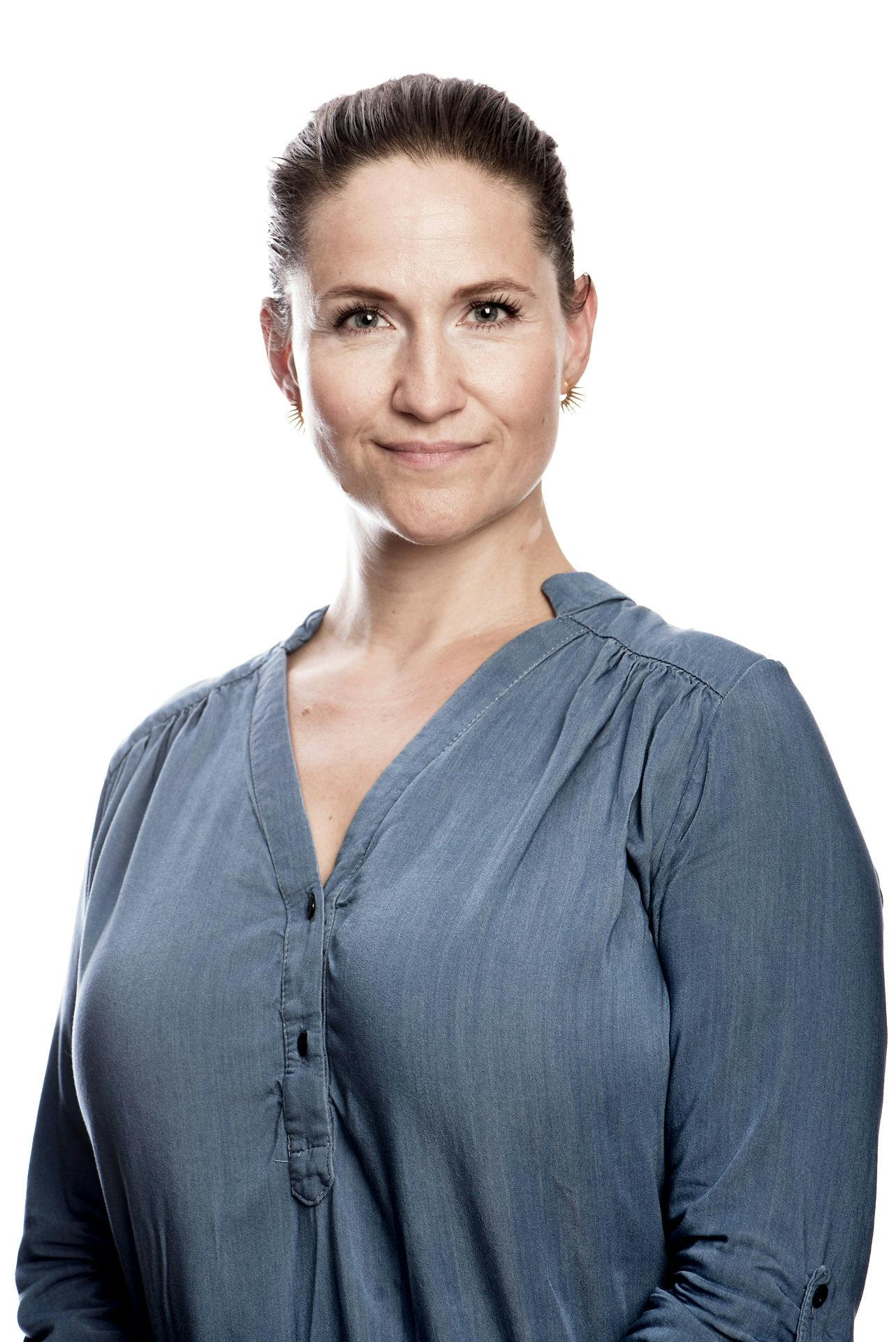 TV 2-værten Gertrud Højlund er her klædt i blåt, men det betyder ikke, hun stemmer på blå blok.