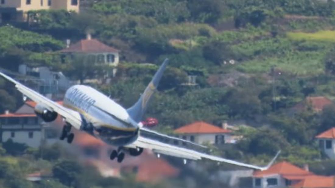 Et Ryanair-fly foretog en vild landing på Madeira. nbsp;