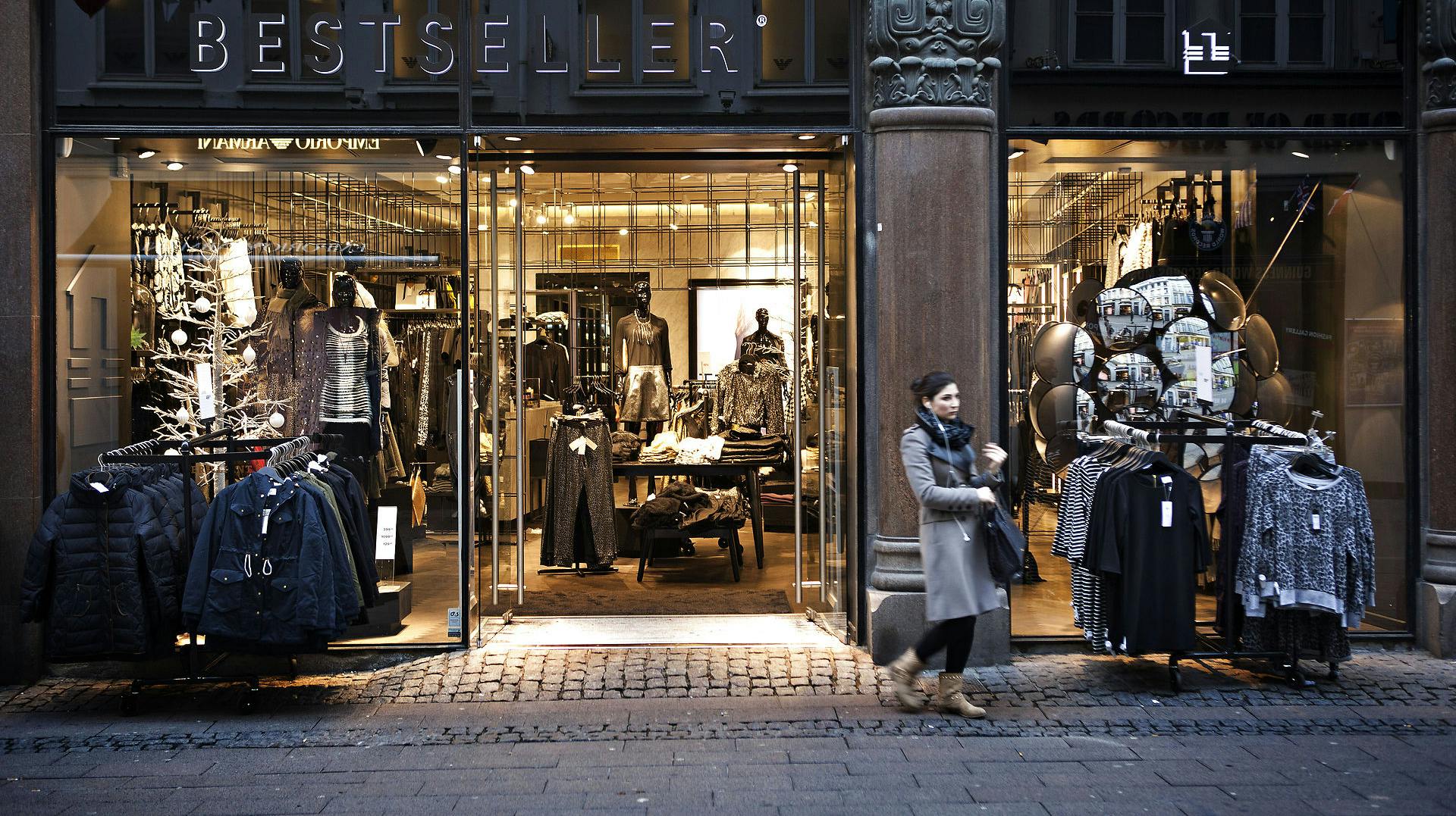 Bestseller udbetaler en ekstra månedsløn til alle sine ansatte. 