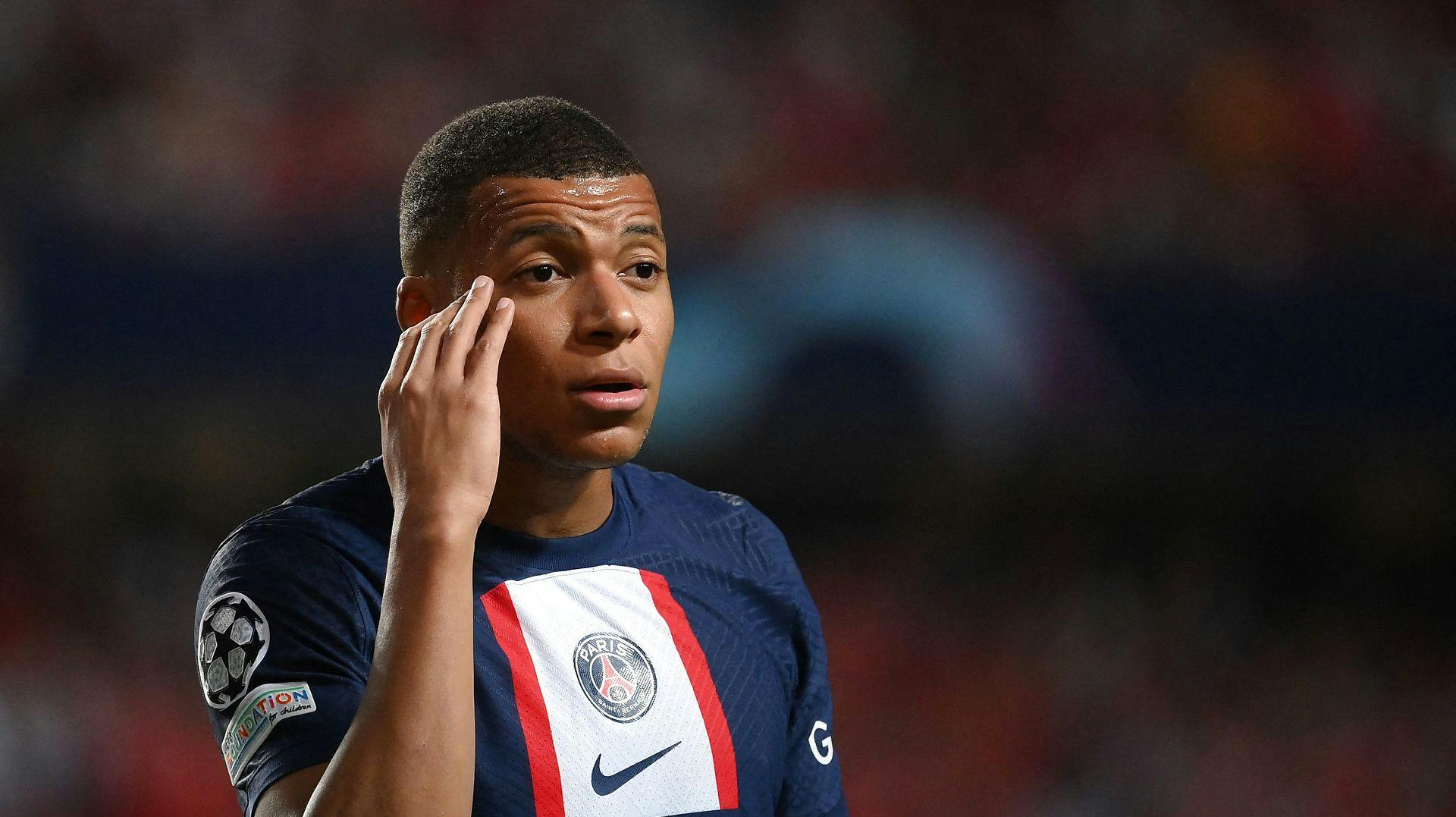 Franske Kylian Mbappe er nu den bedst betalte fodboldspiller i verden.
