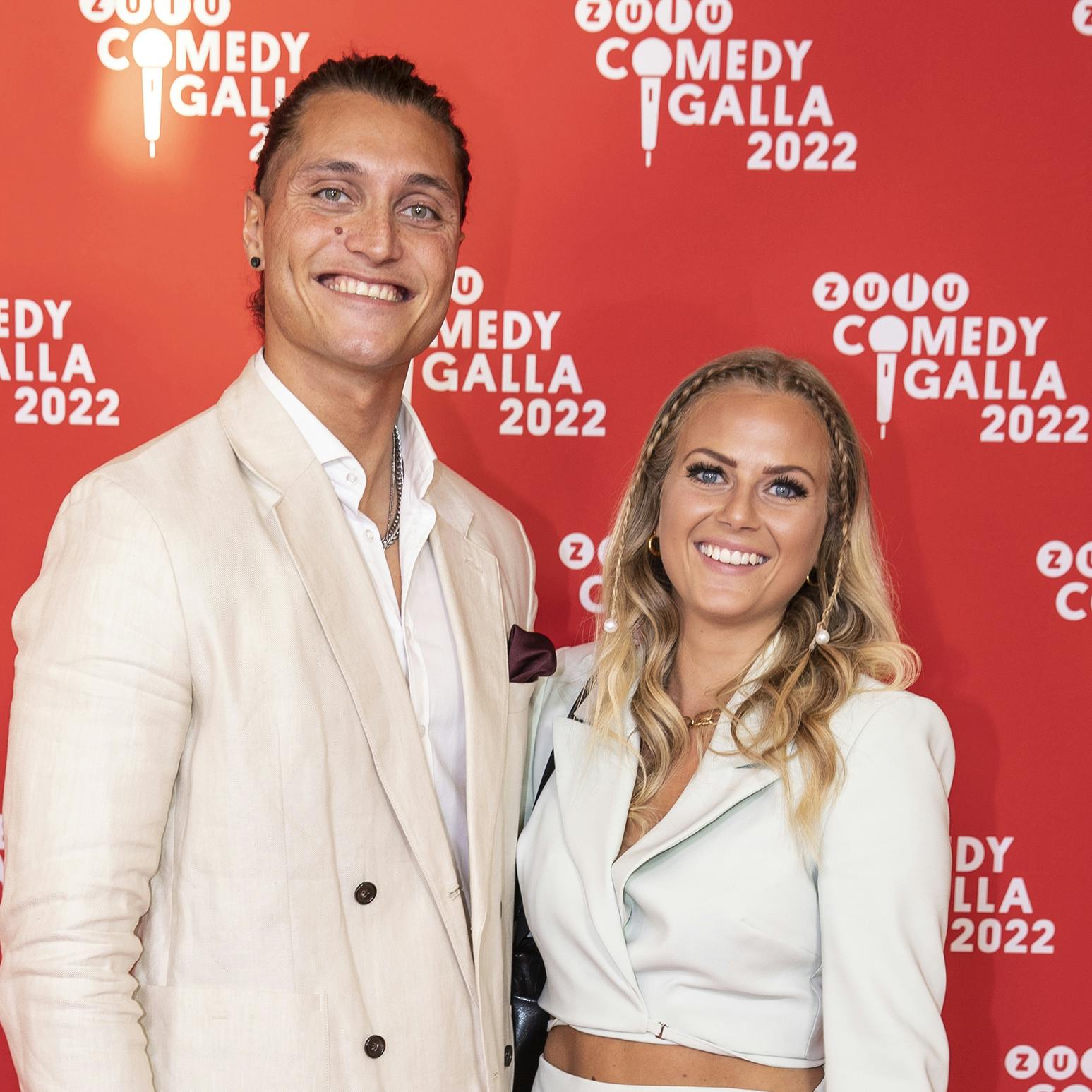 Lykken er stor hos "Bachelor"-parret. 