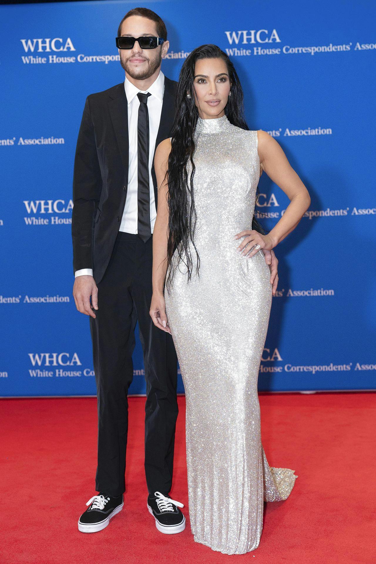 Kim Kardashian og Pete Davidson nåede at deltage i flere rød løber-arrangementer sammen. Blandt andet til middag i Det Hvide Hus i april. Emmy-uddelingen nåede de dog aldrig.