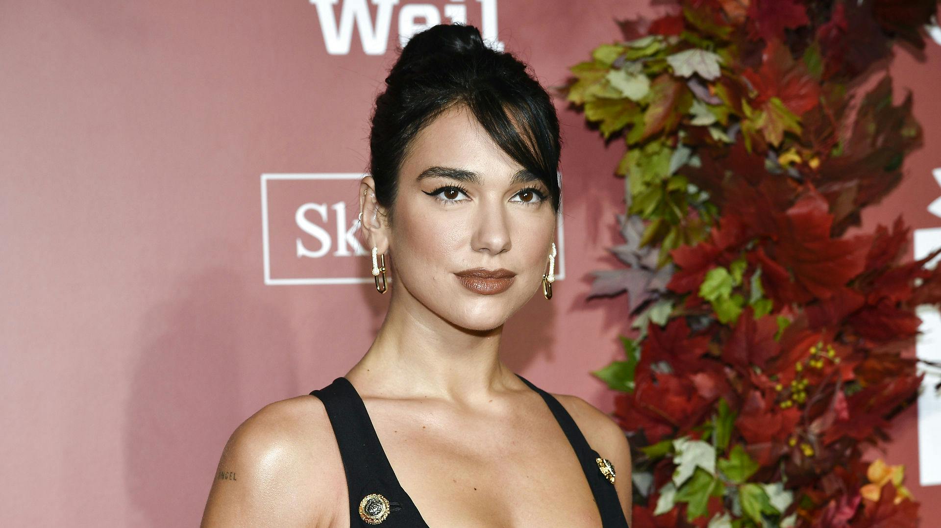 Dua Lipa nyder singletilværelsen.