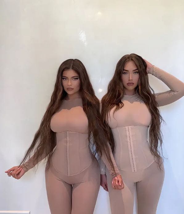 Anastasia “Stassie” Karanikolaou (th.) er Kylie Jenners bedste veninde.