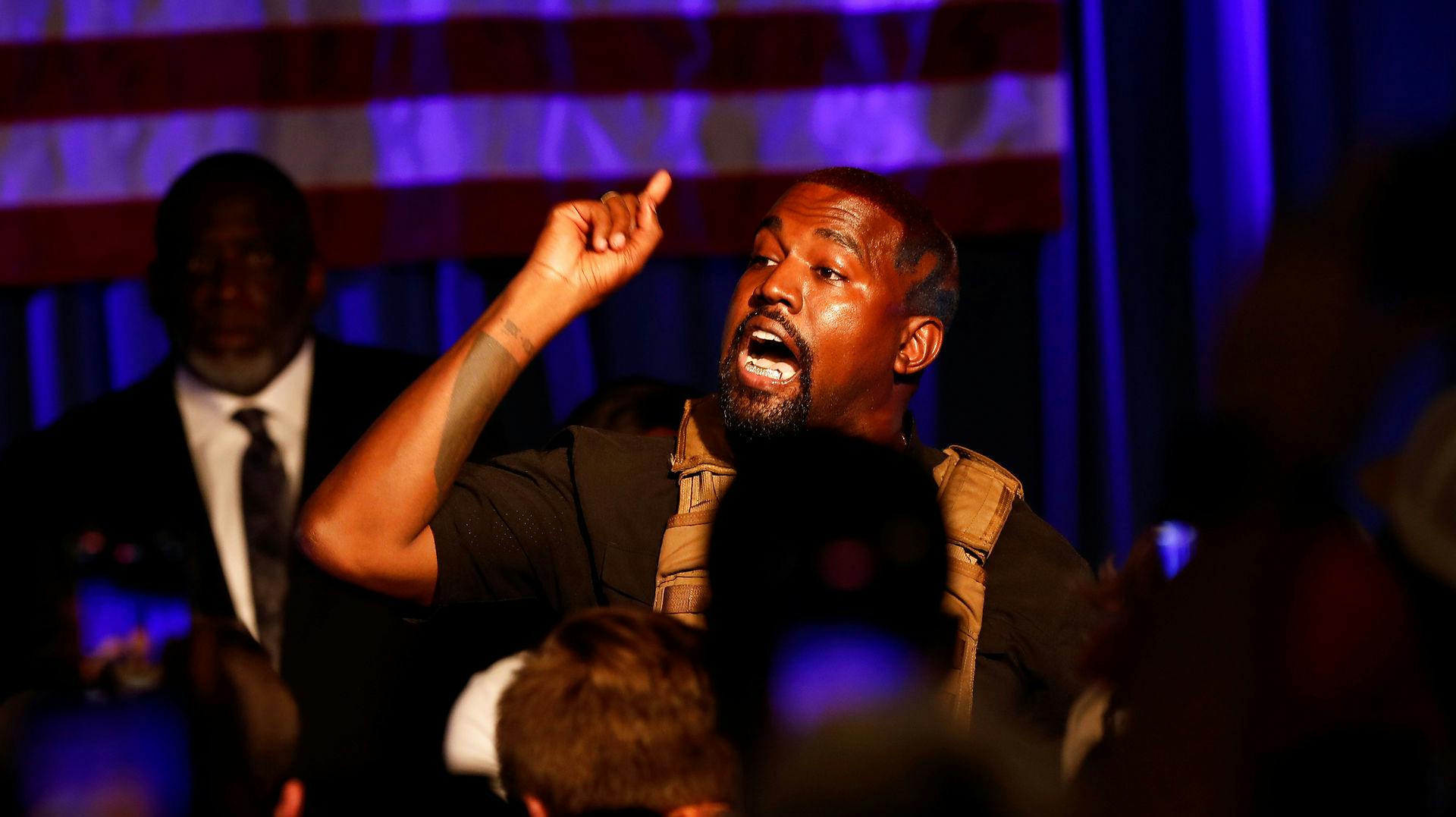 Venner af Kanye West er sikre på, at han er midt i et kæmpe psykisk sammenbrud.