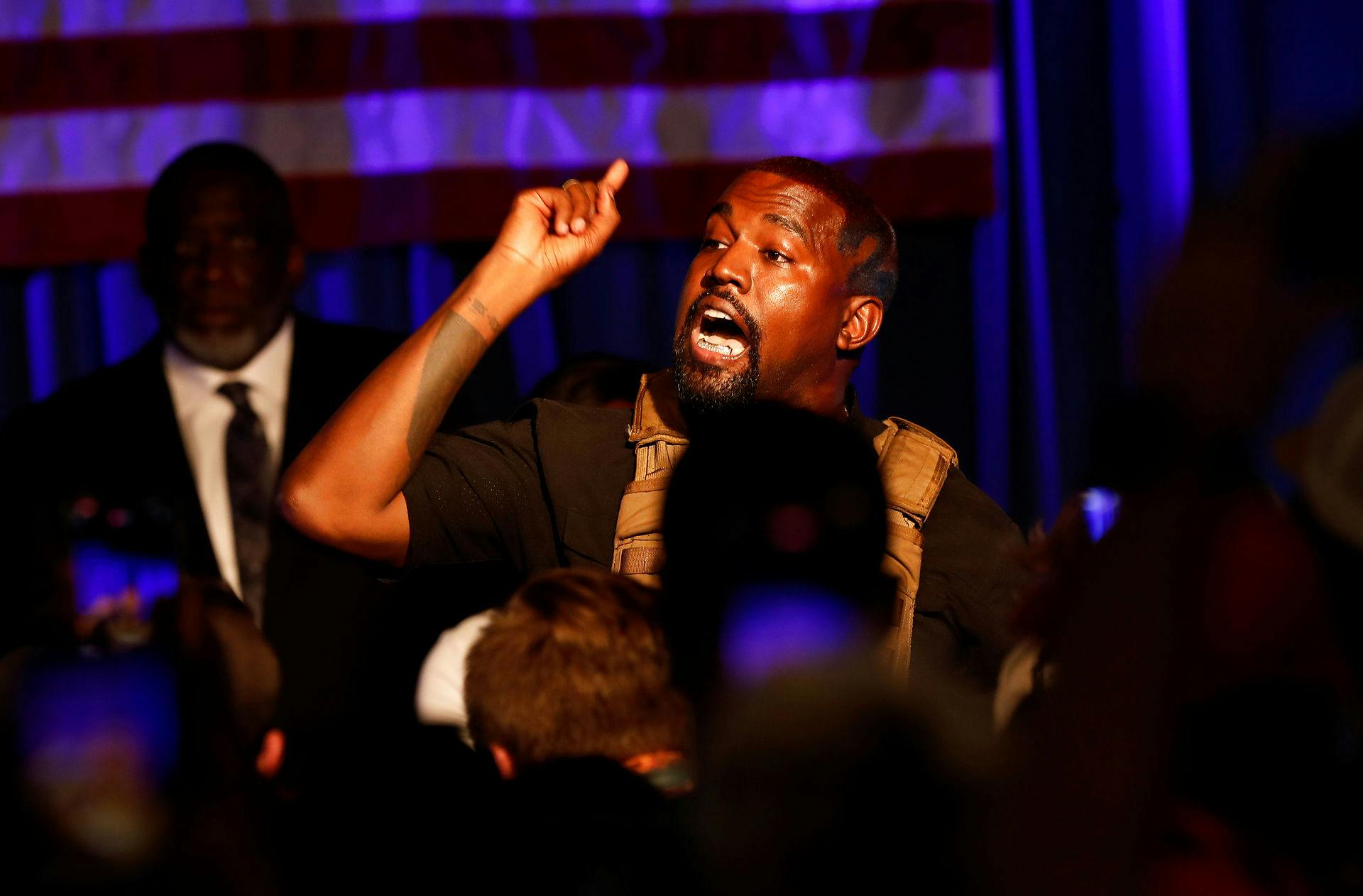 Venner af Kanye West er sikre på, at han er midt i et kæmpe psykisk sammenbrud.
