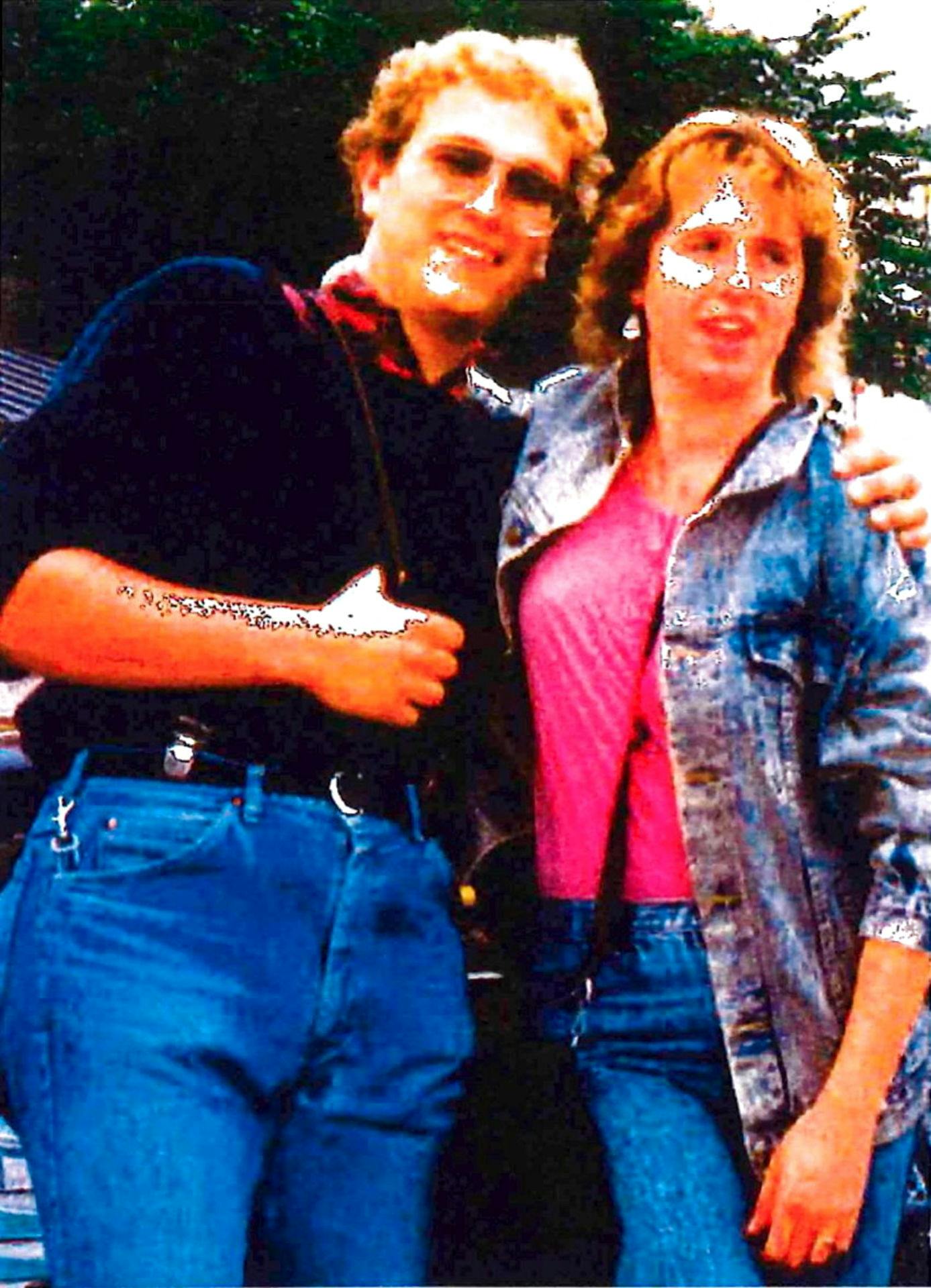 20-årige Klaus Schelke og 22-årige Bettina Taxis blev fundet dræbt ombord på Viking Sally i 1987. 