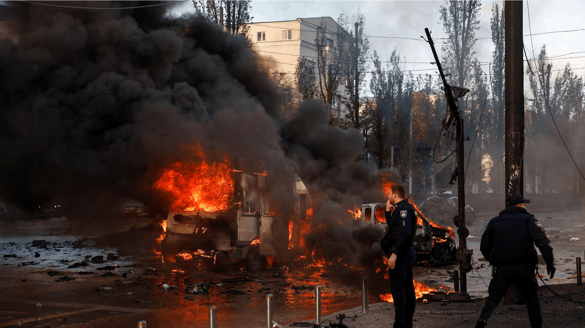 Biler brød i brand efter angrebet på den ukrainske hovedstad.