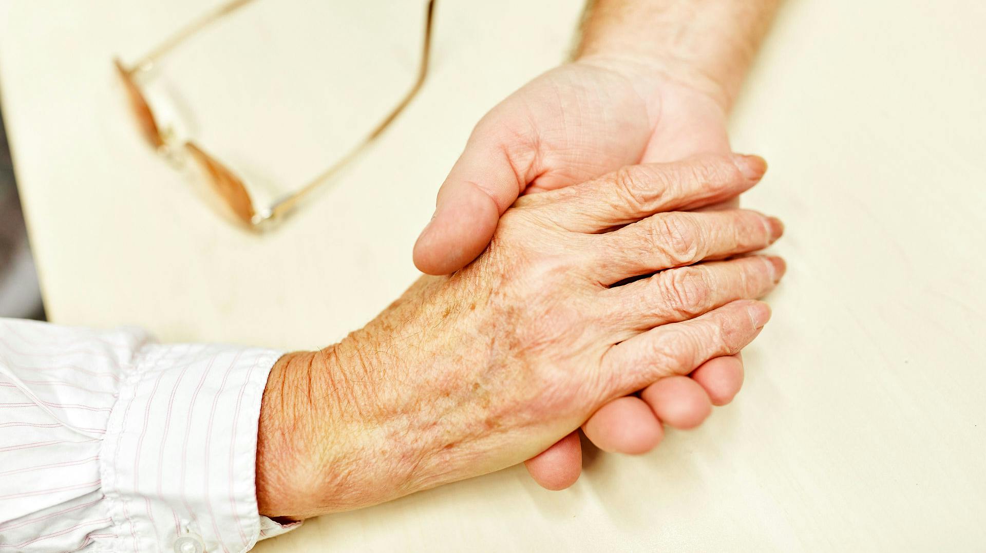 Det er tilsyneladende sygdommen og ikke hvor syg du er, der kan afgøre, hvor meget hjælp du får i det danske sundhedsvæsen.