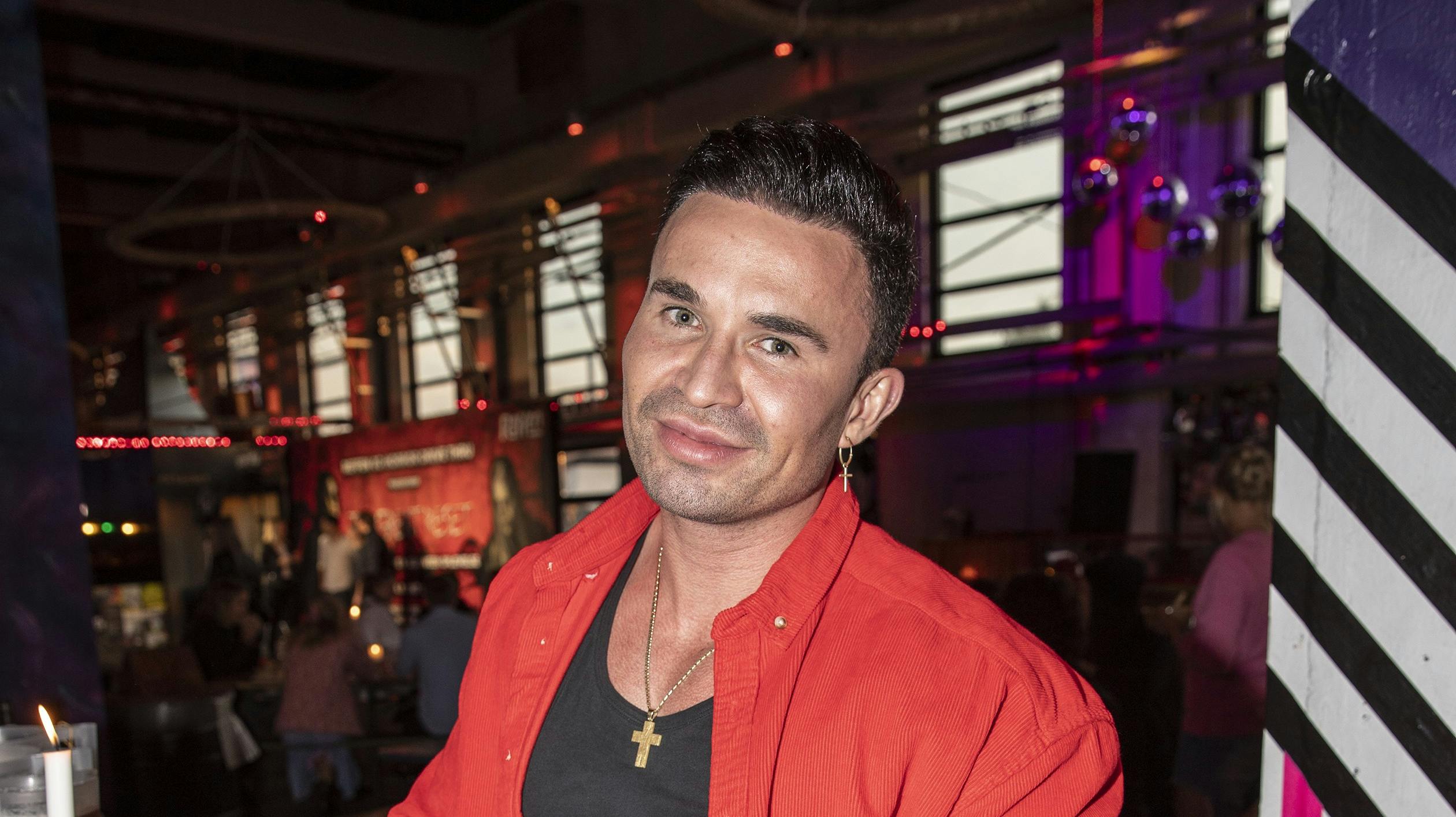 Gustav Salinas afviser at have vildledt kunder klienter.