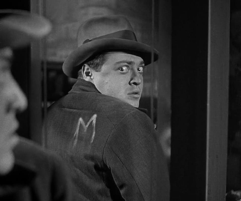 Nok en af de noget mindre set film i morderne tid, men "M" skal absolut ikke gå i glemmebogen.