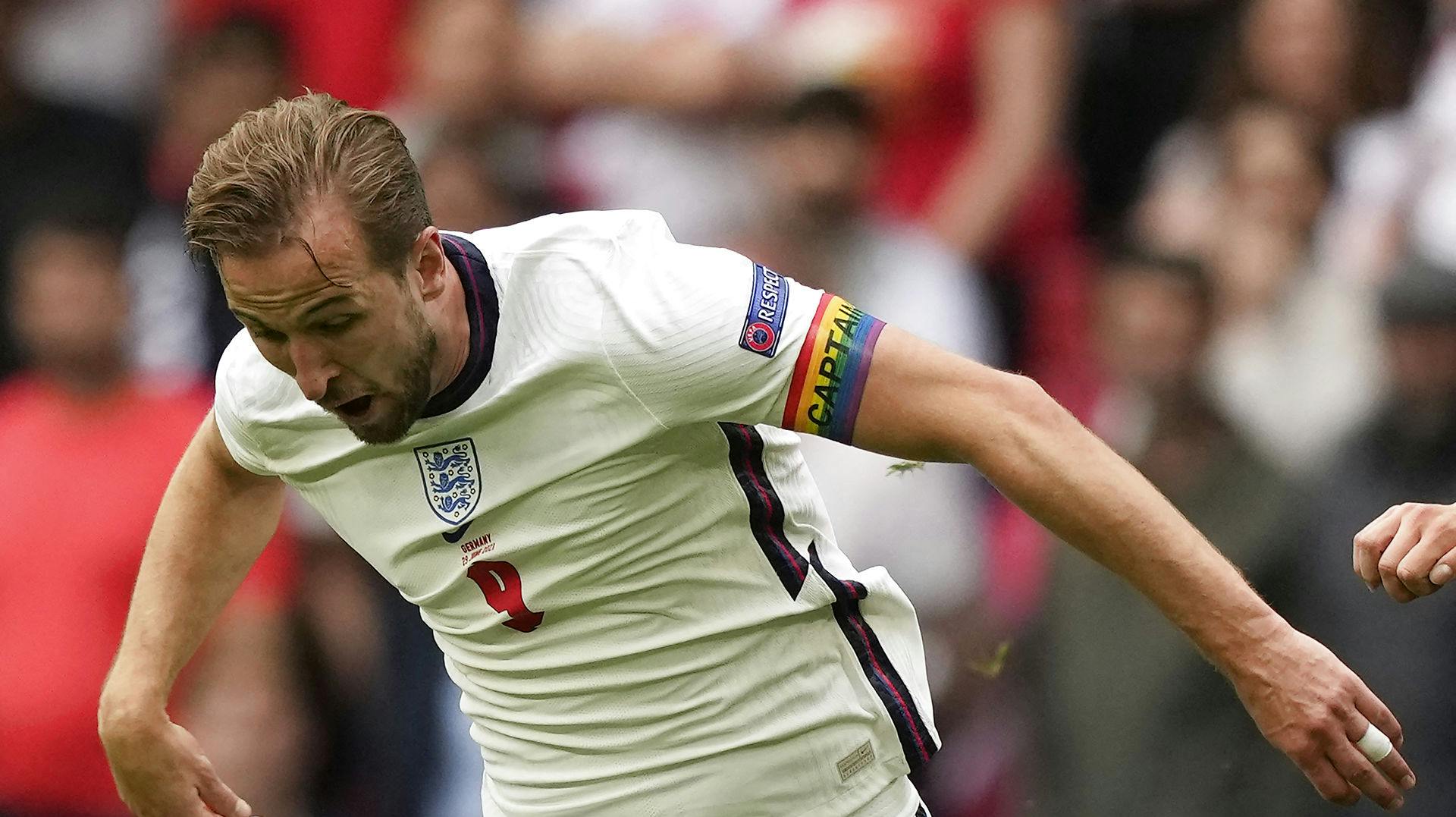Harry Kane vil spille med et regnbuefarvet anførerbind under VM i Qatar.