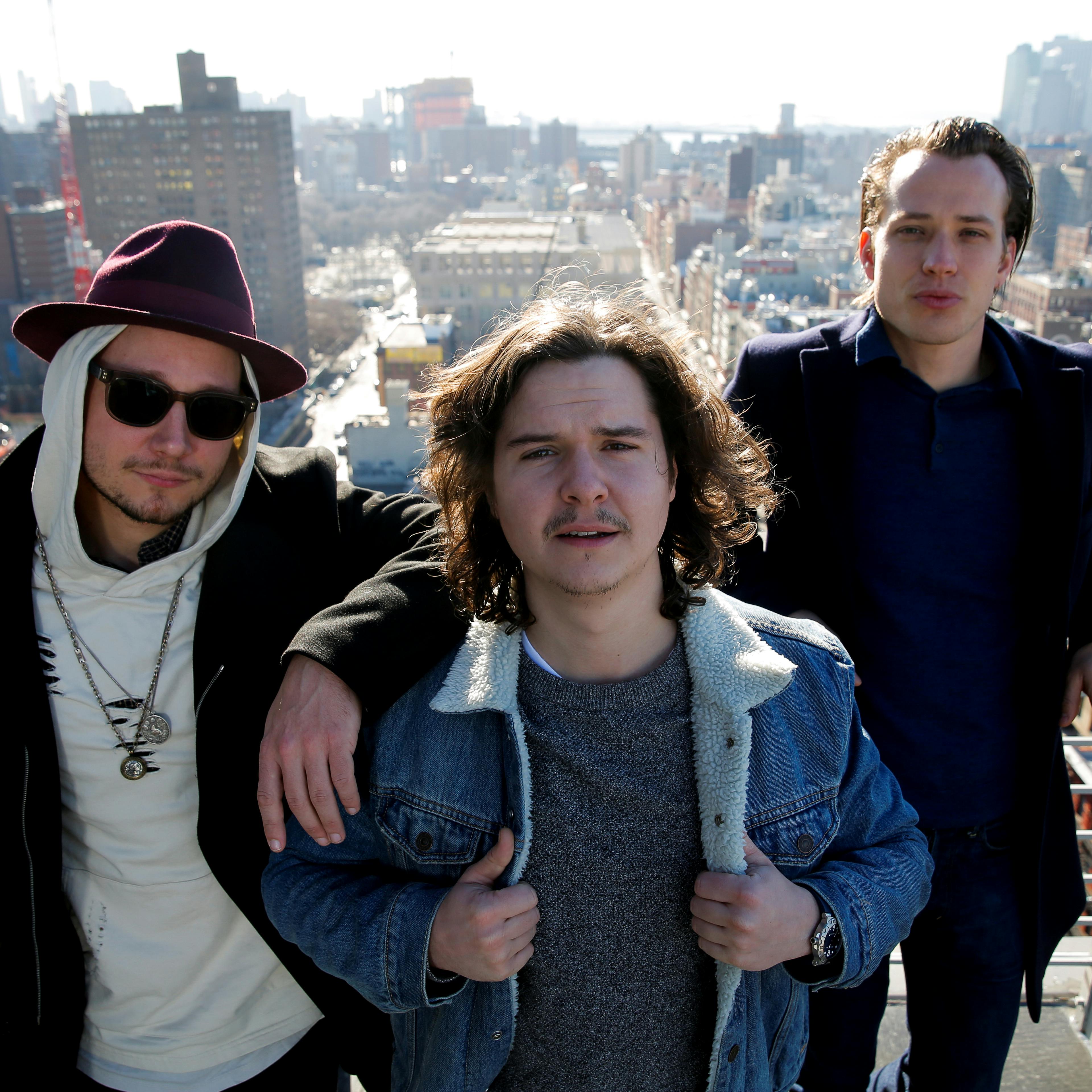 Mark Falgren - kendt som trommeslager Lovesticks - ude til venstre var på toppen af verden, da han led under den grummeste hjertesorg