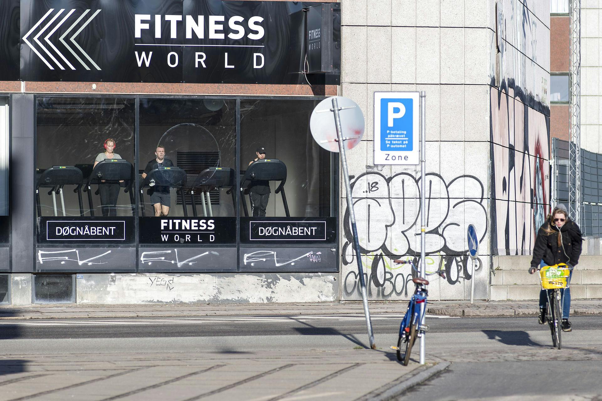 Det ikoniske logo skal ændres i de 169 danske Fitness Wold-centre.