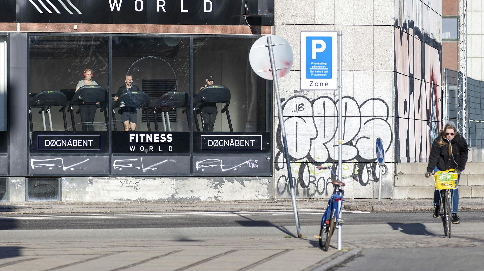 Det ikoniske logo skal ændres i de 169 danske Fitness Wold-centre.
