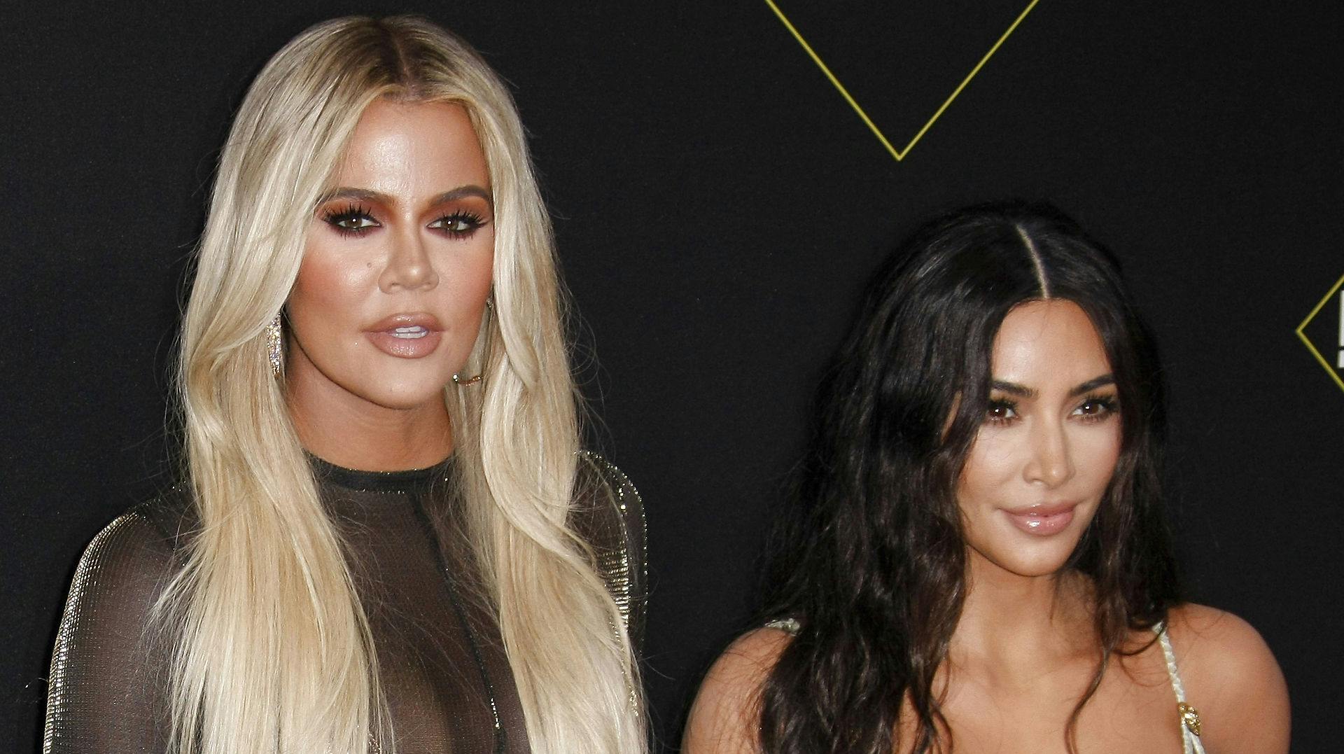 Khloe Kardashian ses her med sin søster, Kim Kardashian West.