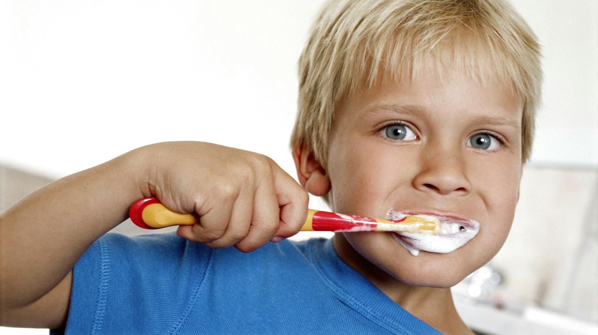 En mor har fundet en kreativ løsning for at få hendes børn til at huske tandbørsten.