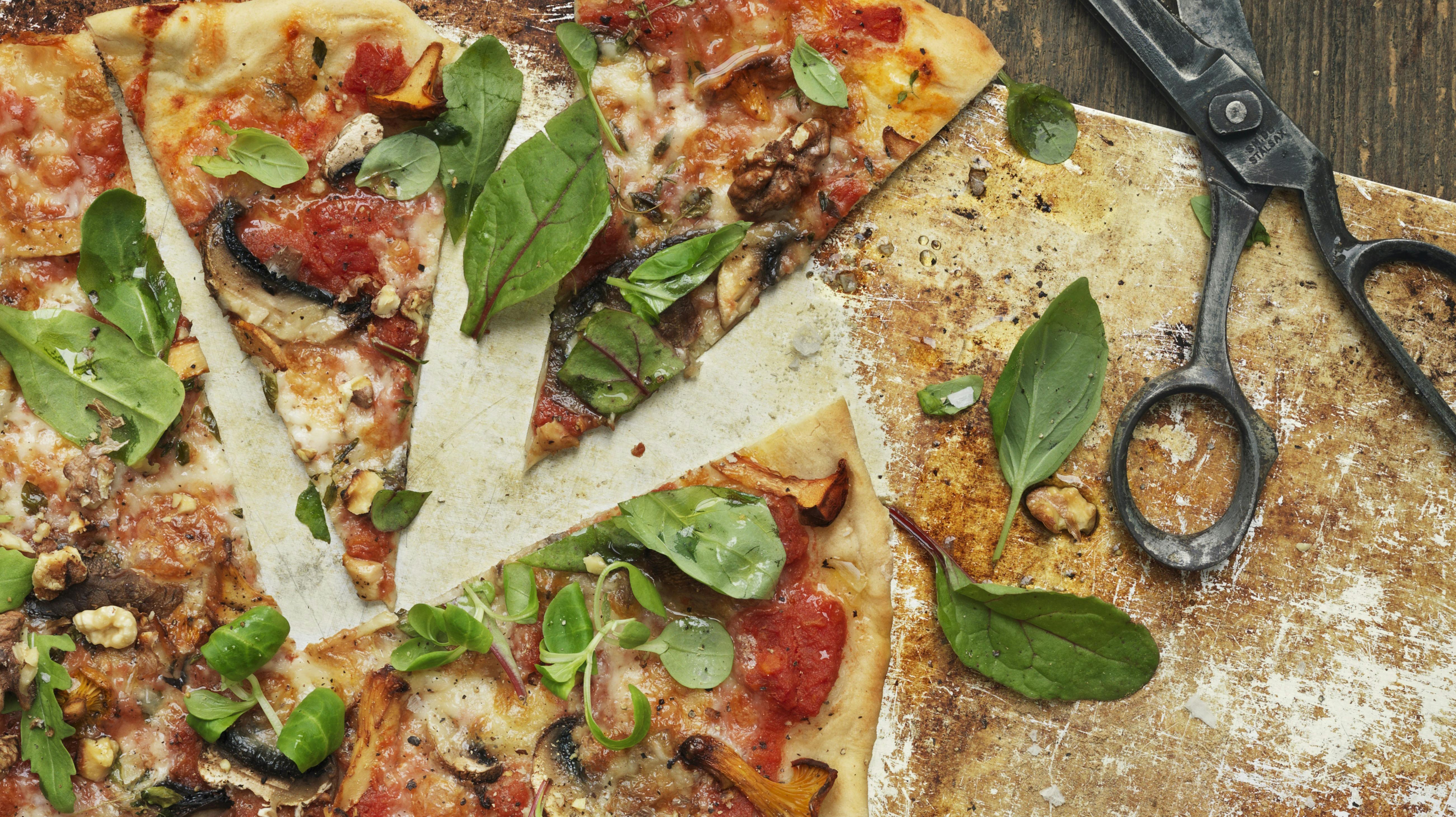 Haps, haps, saks. Ville du skære din pizza ud på den måde?