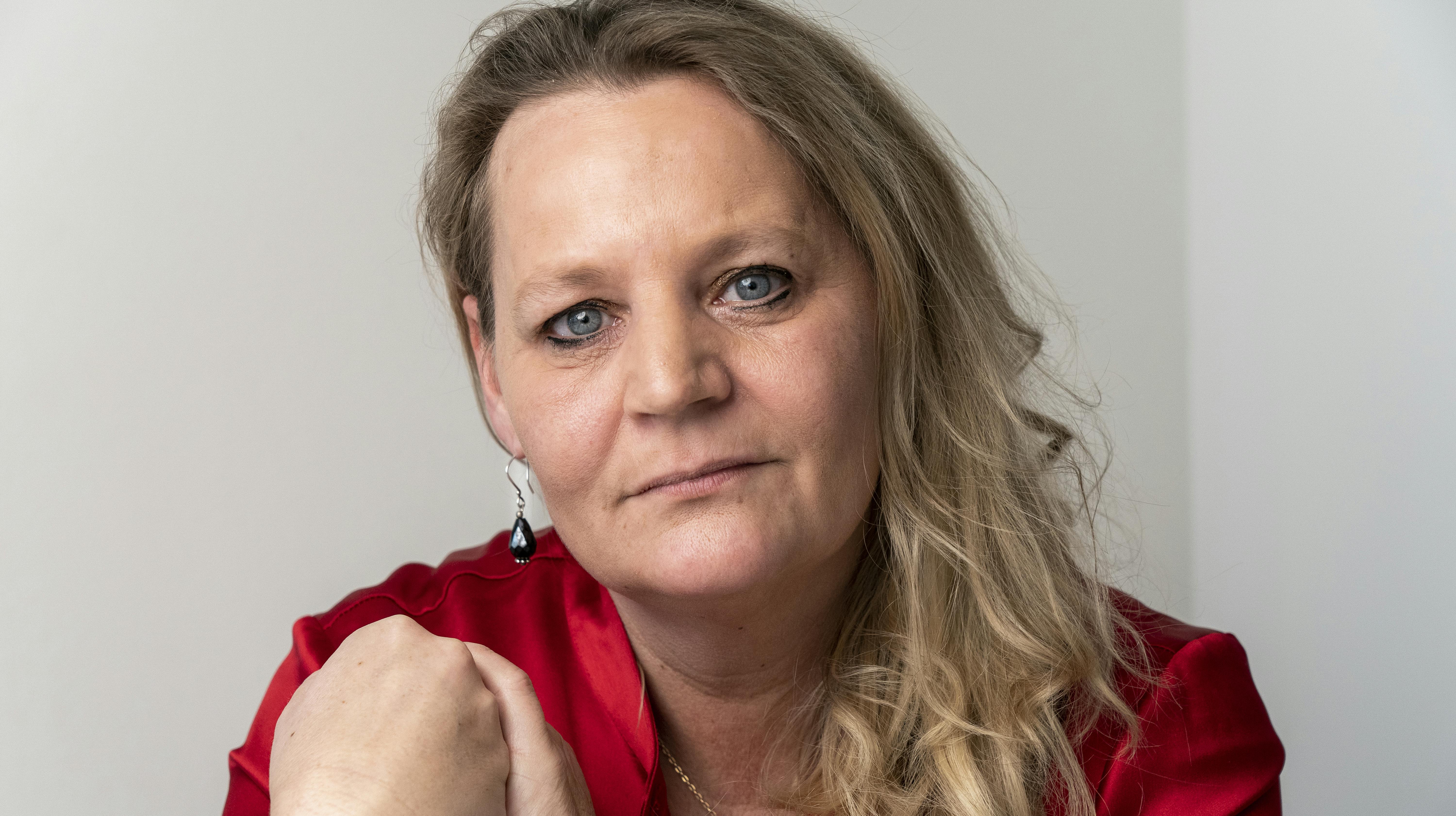 Karina Adsbøl har sat sin valgkamp på standby. Sønnen er vigtigere.