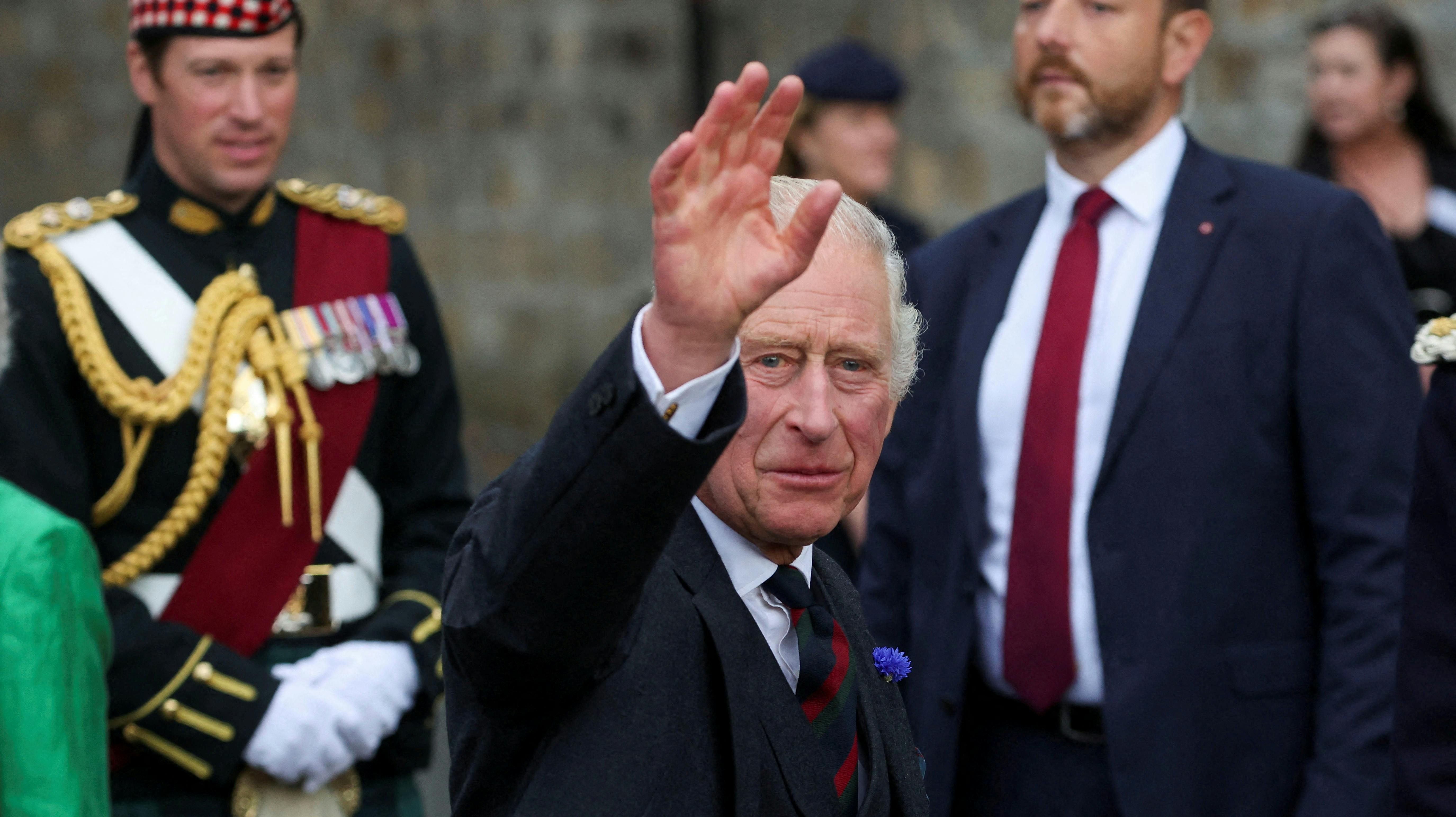 Kong Charles bliver kronet under et stort anlagt ceremoni den 6. maj. nbsp;