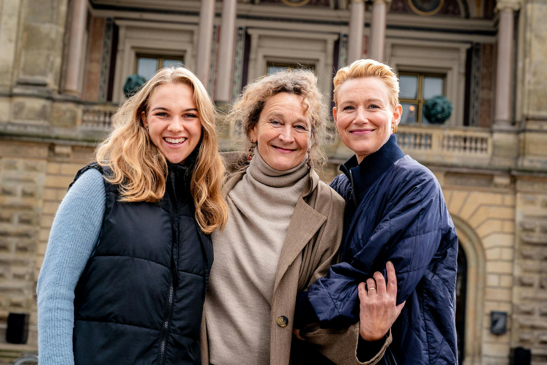 Her ses detre skuespillere, der skal portrættere dronning Margrethe: Emilie Groth, Ulla Henningsen og Xenia Lach-Nielsen.