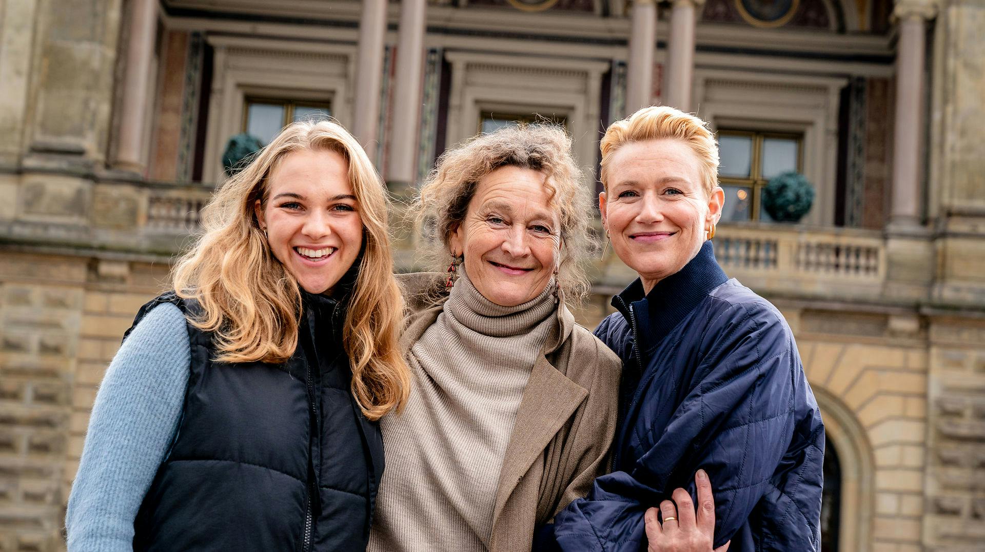 Her ses detre skuespillere, der skal portrættere dronning Margrethe: Emilie Groth, Ulla Henningsen og Xenia Lach-Nielsen.