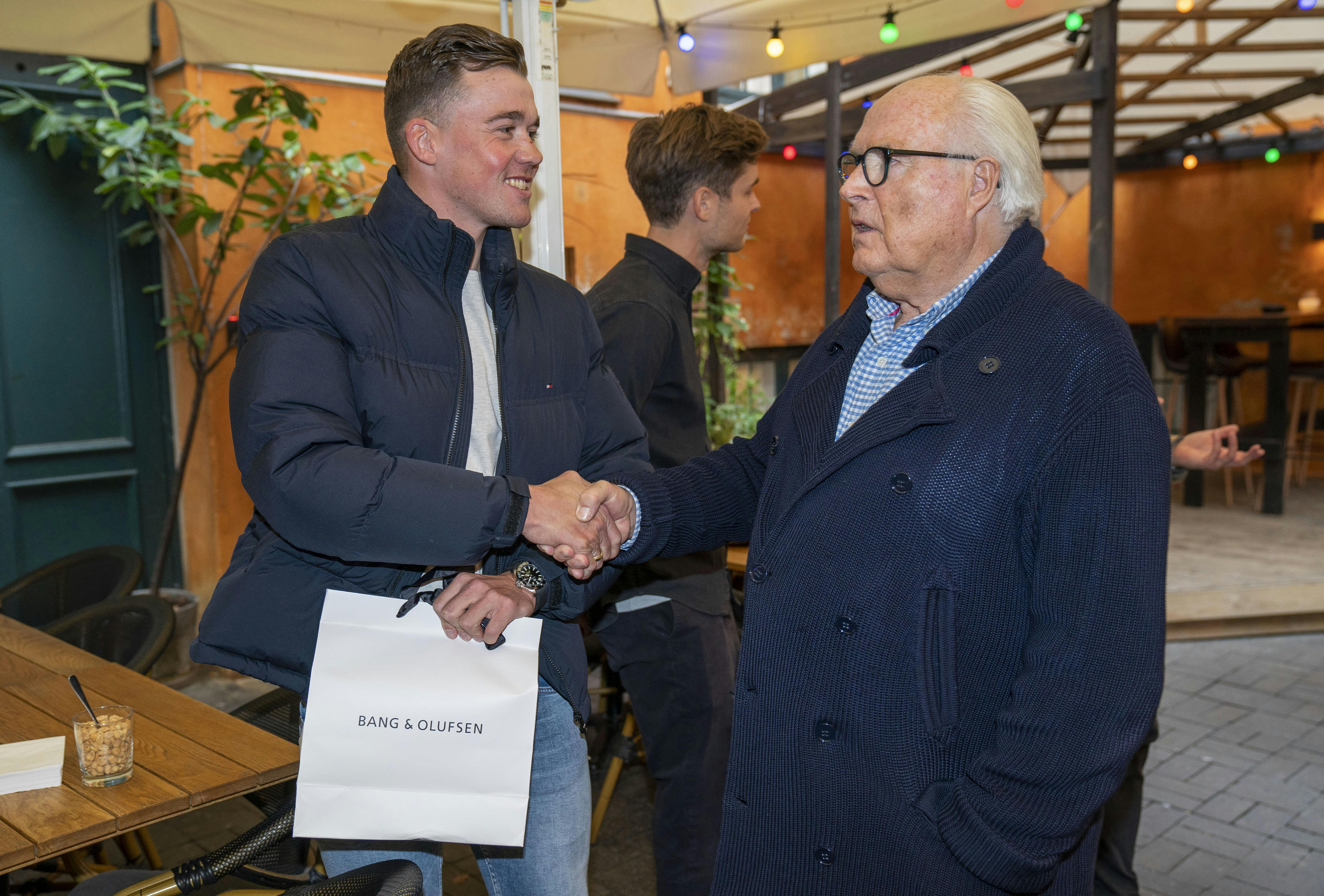 Mads Pedersen kunne onsdag eftermiddag holde bogreception for sin nye bog, som Per Bausager har skrevet