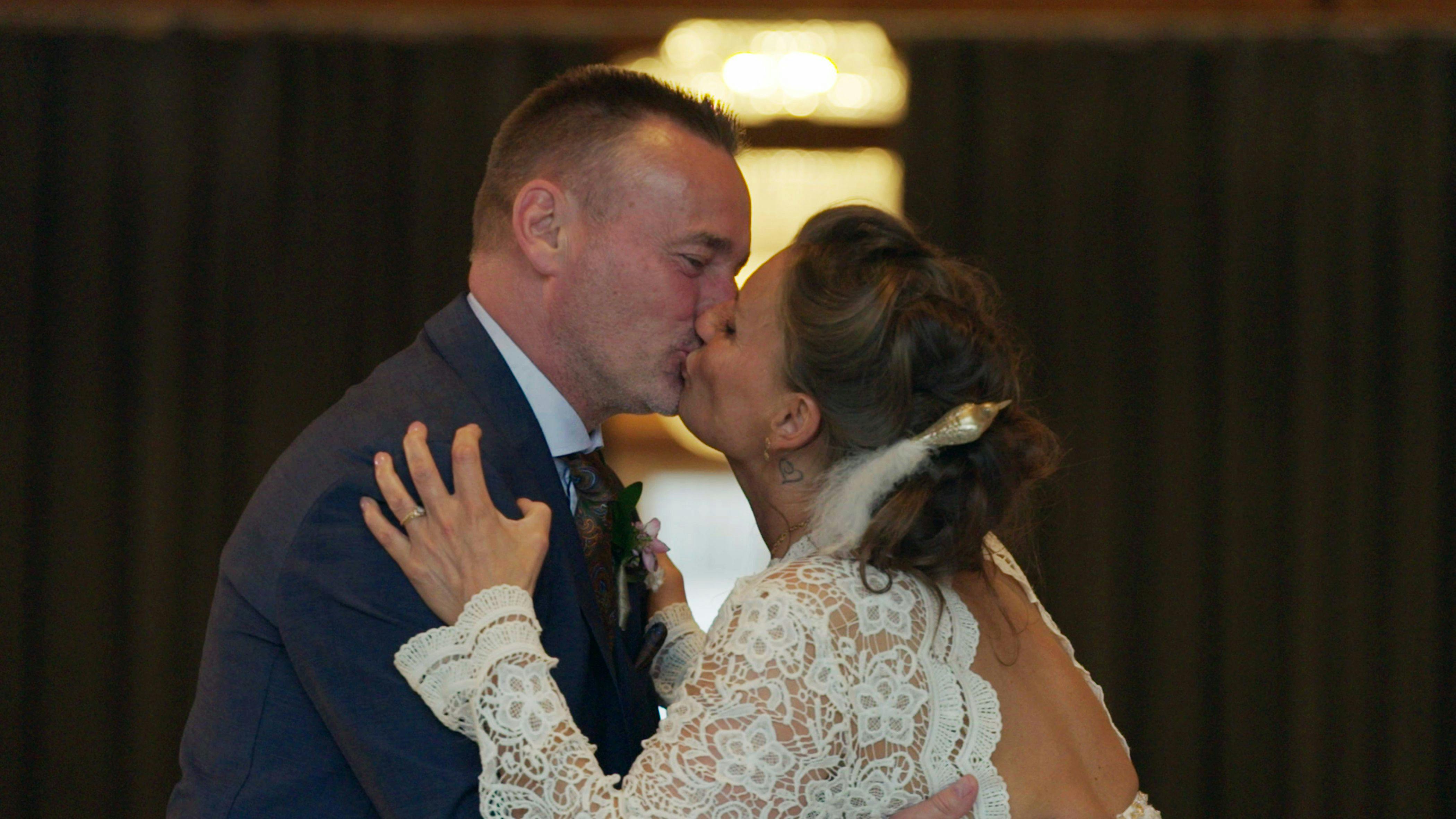 I “Gift ved første blik” bliver Tanja smedet sammen med Benny. – Han tog det første initiativ til at sige noget, og det, kan jeg huske, var rigtig rart. Han stod der og smilede, og alt var godt. Det gav mig en tryghed, og jeg tænkte: “Det skal nok blive en god dag, det her!”.