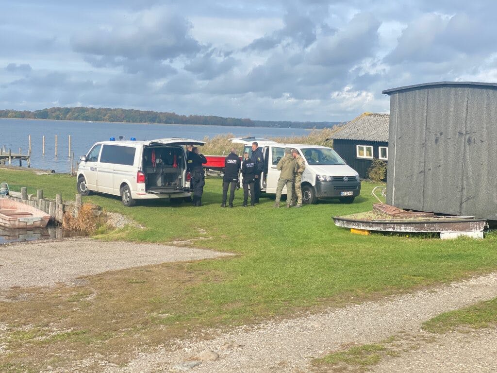 Politiet har været massivt til stede omkring vandet ved Svanevej i Præstø. Årsagen er endnu ukendt.