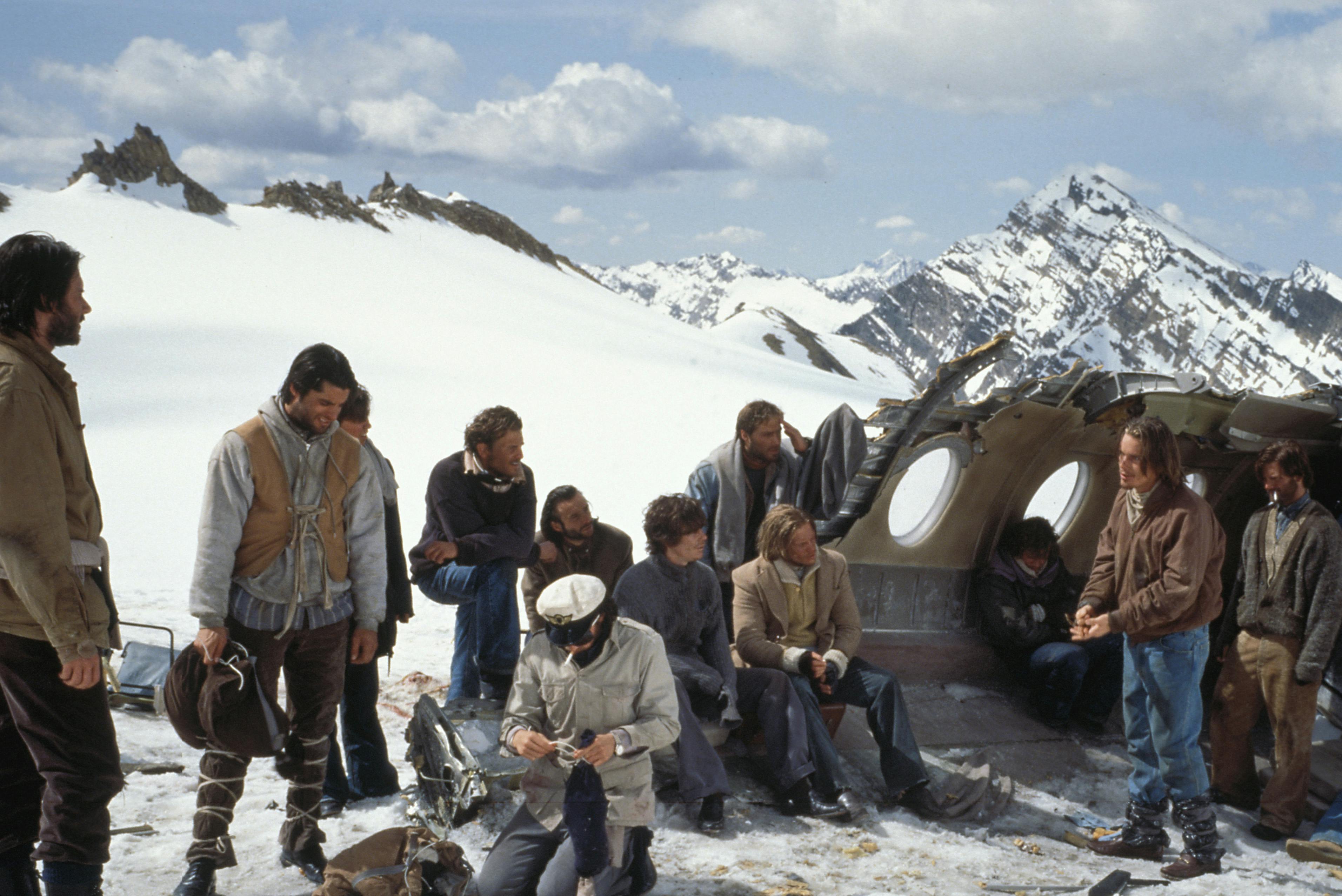 Rugbyholdets kamp for overlevelse blev filmet i "Alive" (1993) - på dansk "Vi lever" - med blandt andet Ethan Hawke på rollelisten. 