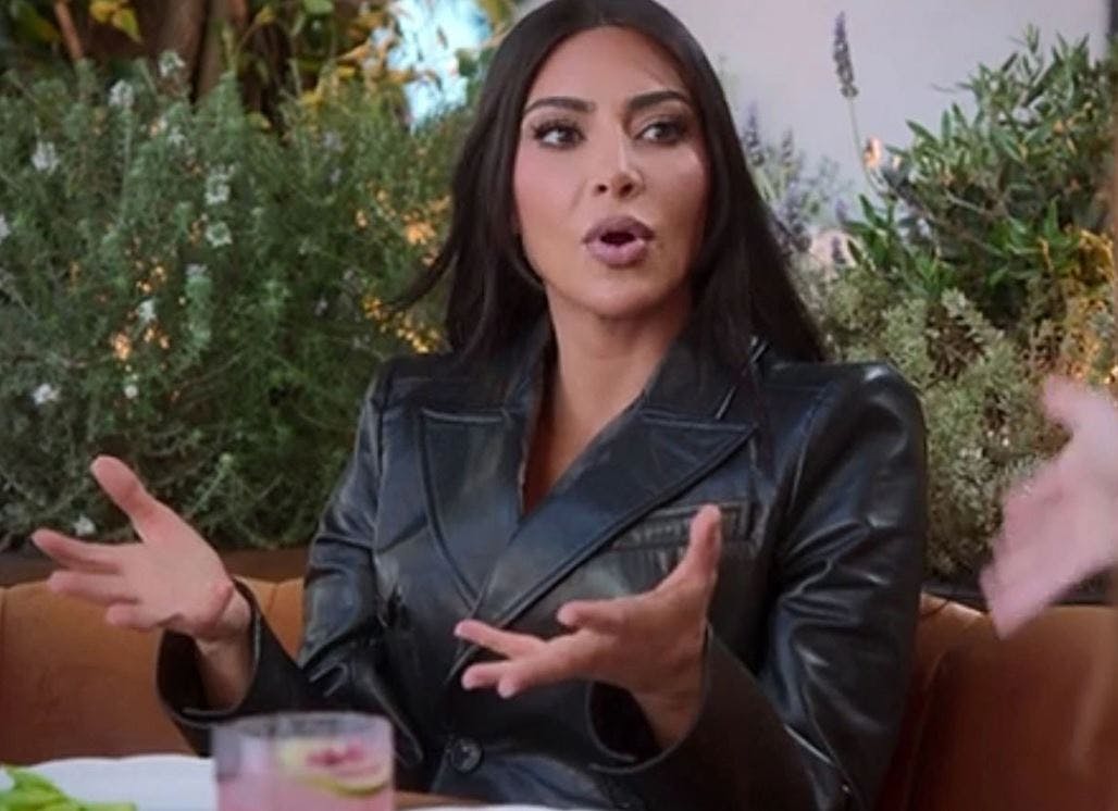 Kim Kardashian synes fejden med Kanye West er "udmattende".
