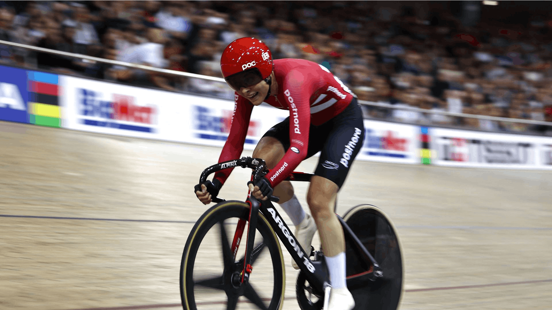 Julie Leth fik sølv i pointløbet ved VM i banecykling.