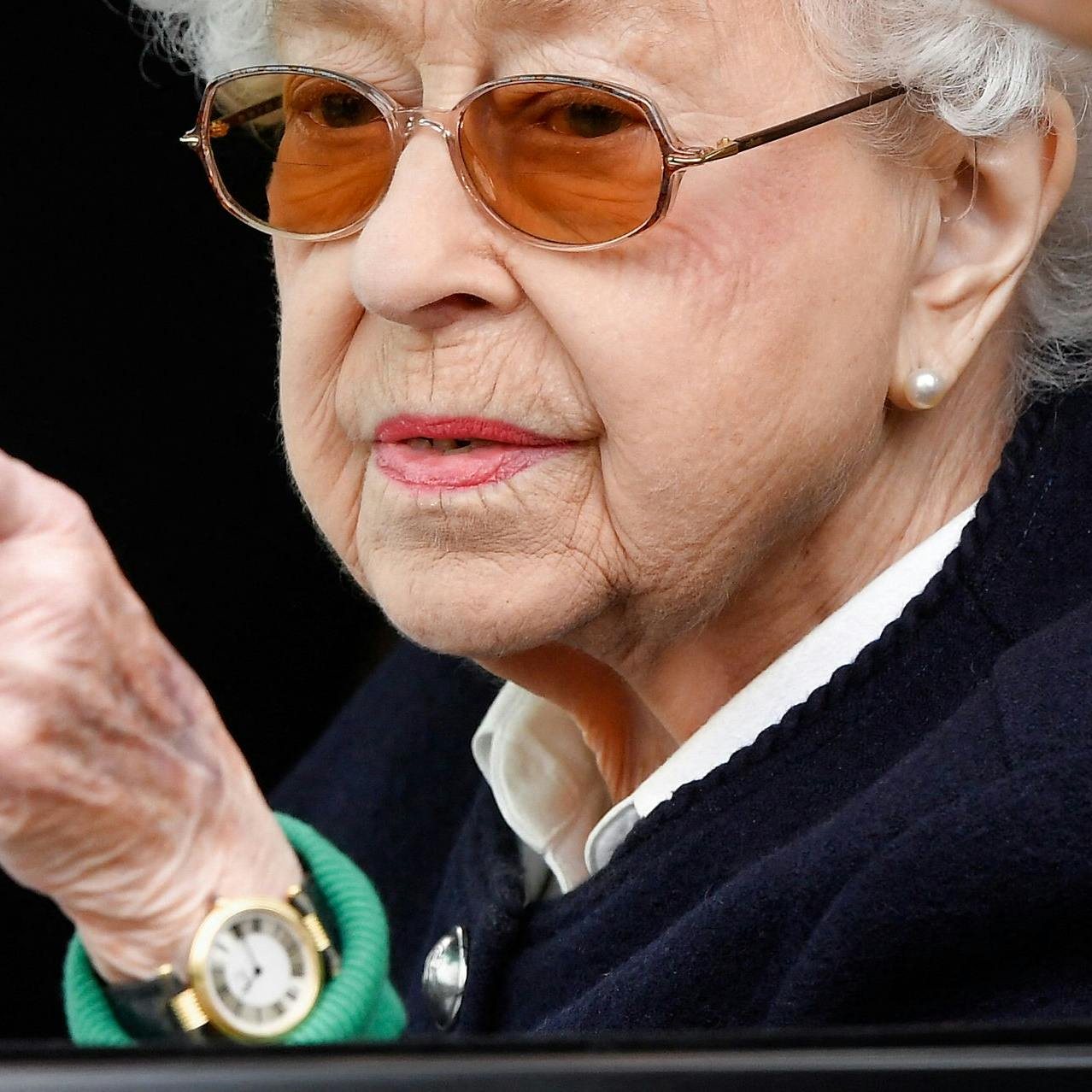 Det er tvivlsomt, om dronning Elizabeth ville se med positive øjne på den beslutning, som hendes søn nu har truffet.