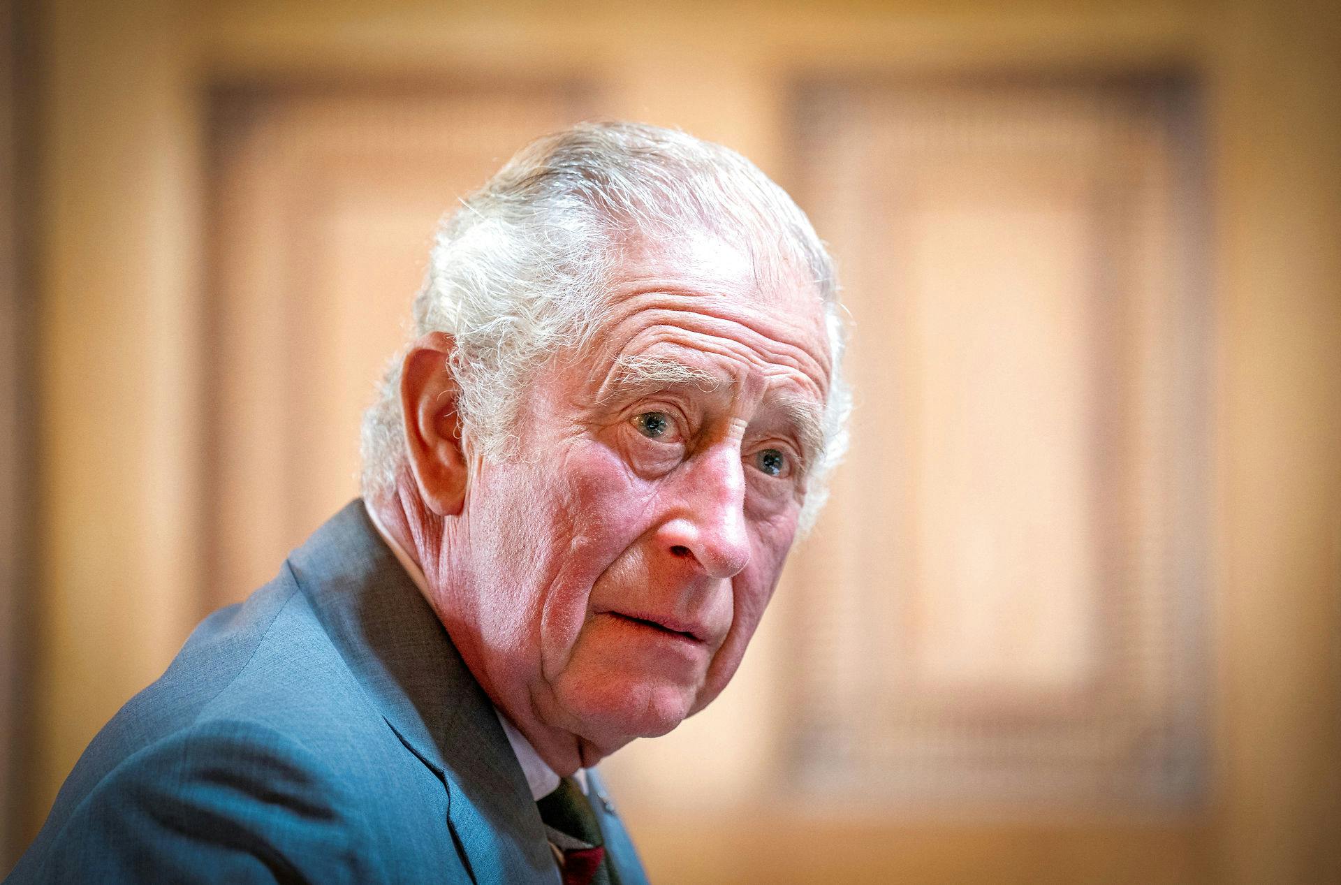 Kilder tæt på den britiske kong Charles foreslår et boykot af den populære Netflix-serie "The Crown". 