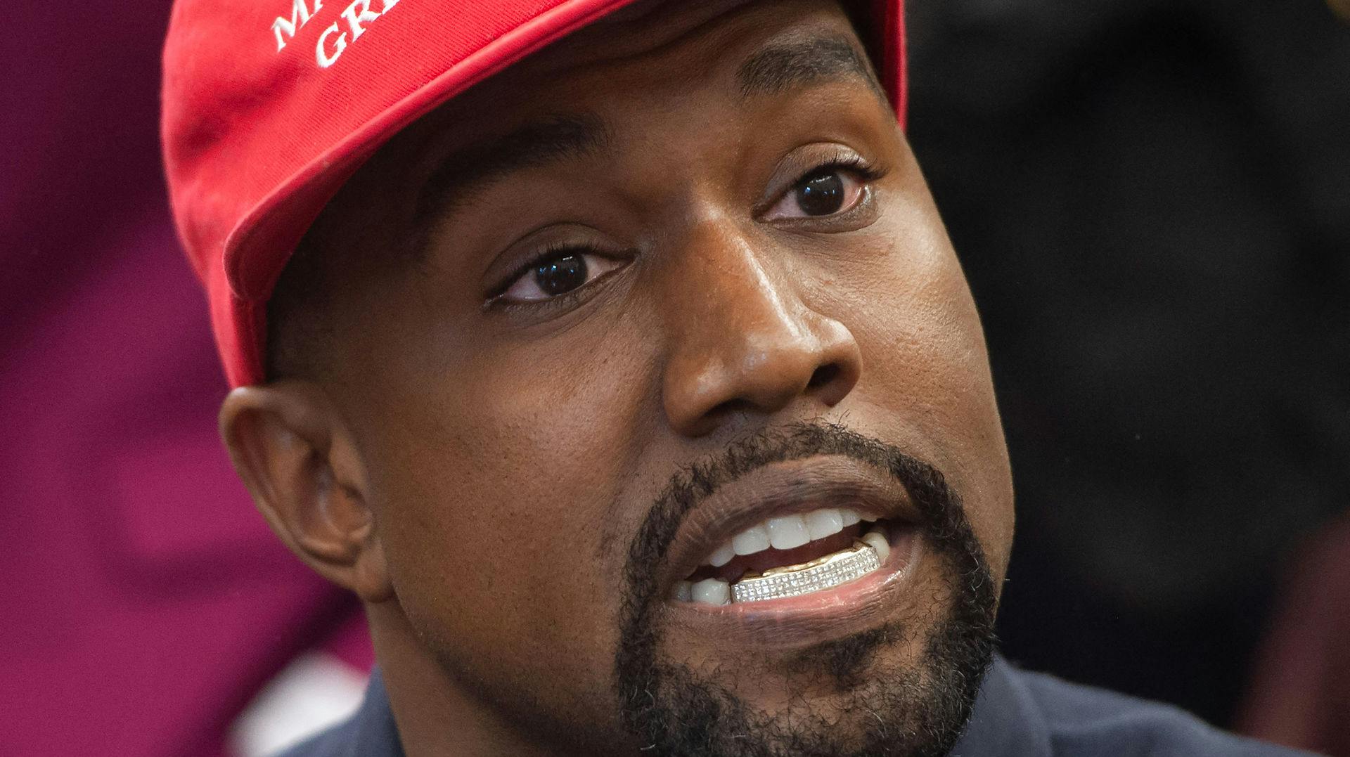 Kanye West har indgået en aftale om at købe mediet Parler.