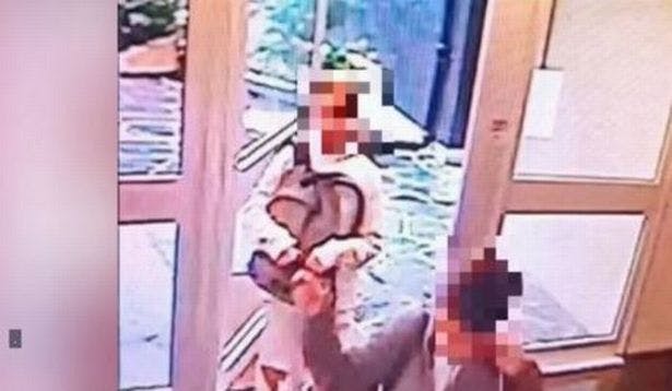 12-årige Lola Daviet i selskab med den kvinde, der er mistænkt for at have dræbt og tortureret den lille pige.