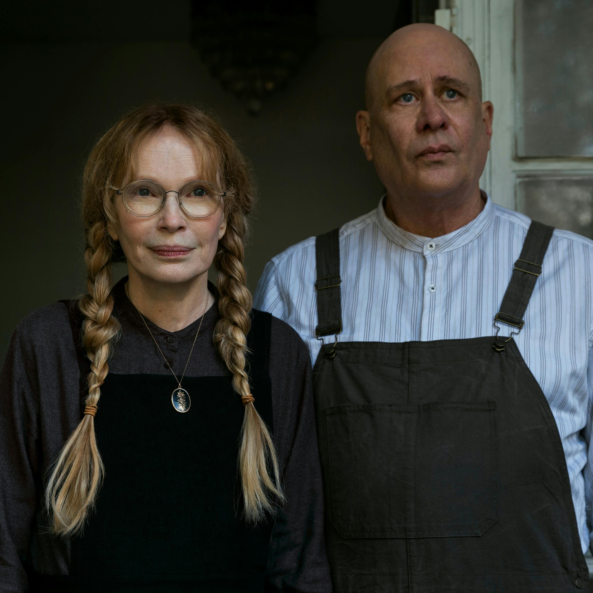 Mia Farrow som Pearl Winslow og Terry Kinney som Jasper Winslow.