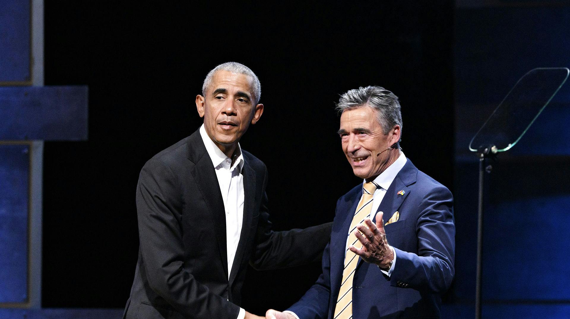 Sagen er særdeles pinlig for den tidligere danske statsminister, der her ses med Barack Obama.