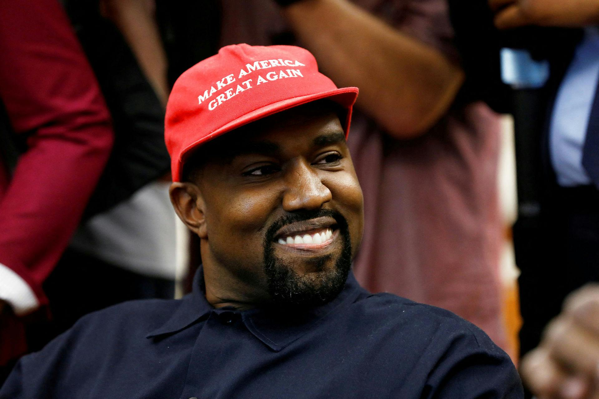Den amerikanske rapper, Kanye West, holder fast i, at rapkollegaen Drake har knaldet Kardashian-klanens leder.