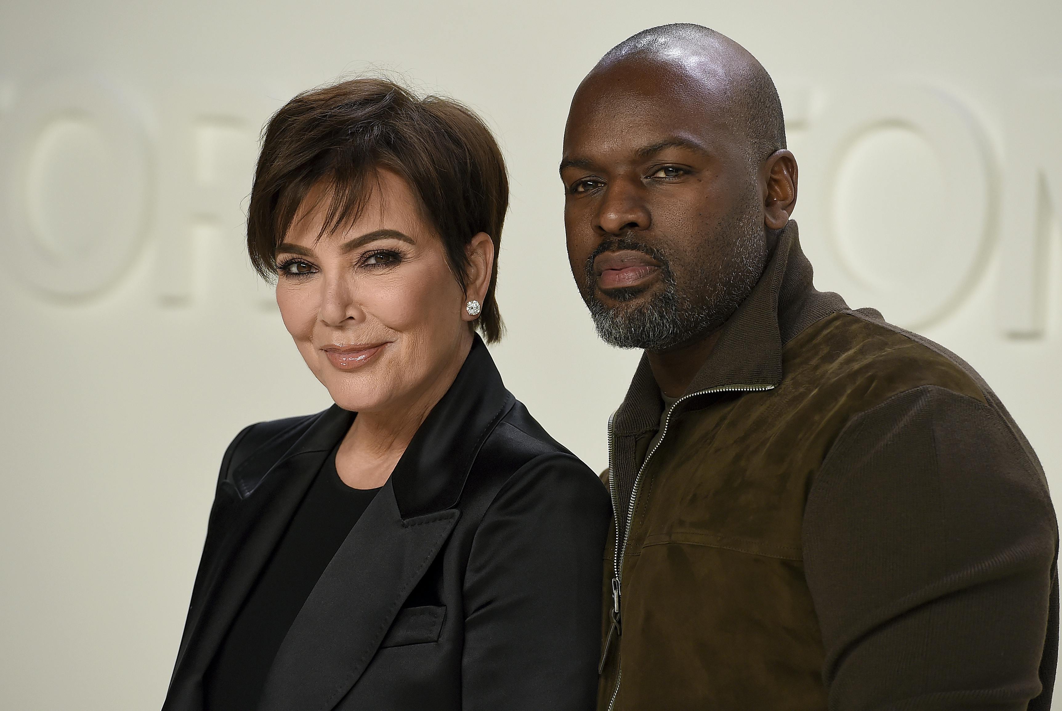 Kris Jenner med kæresten, Corey Gamble. Men ifølge Kanye West har Kris Jenner også haft travlt med rapperen Drake. 