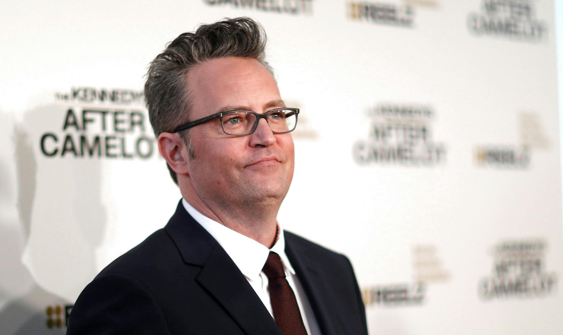 Matthew Perry kommer med vilde afsløringer om sit liv i ny bog.