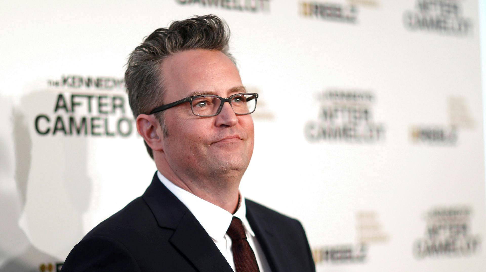 Matthew Perry kommer med vilde afsløringer om sit liv i ny bog.