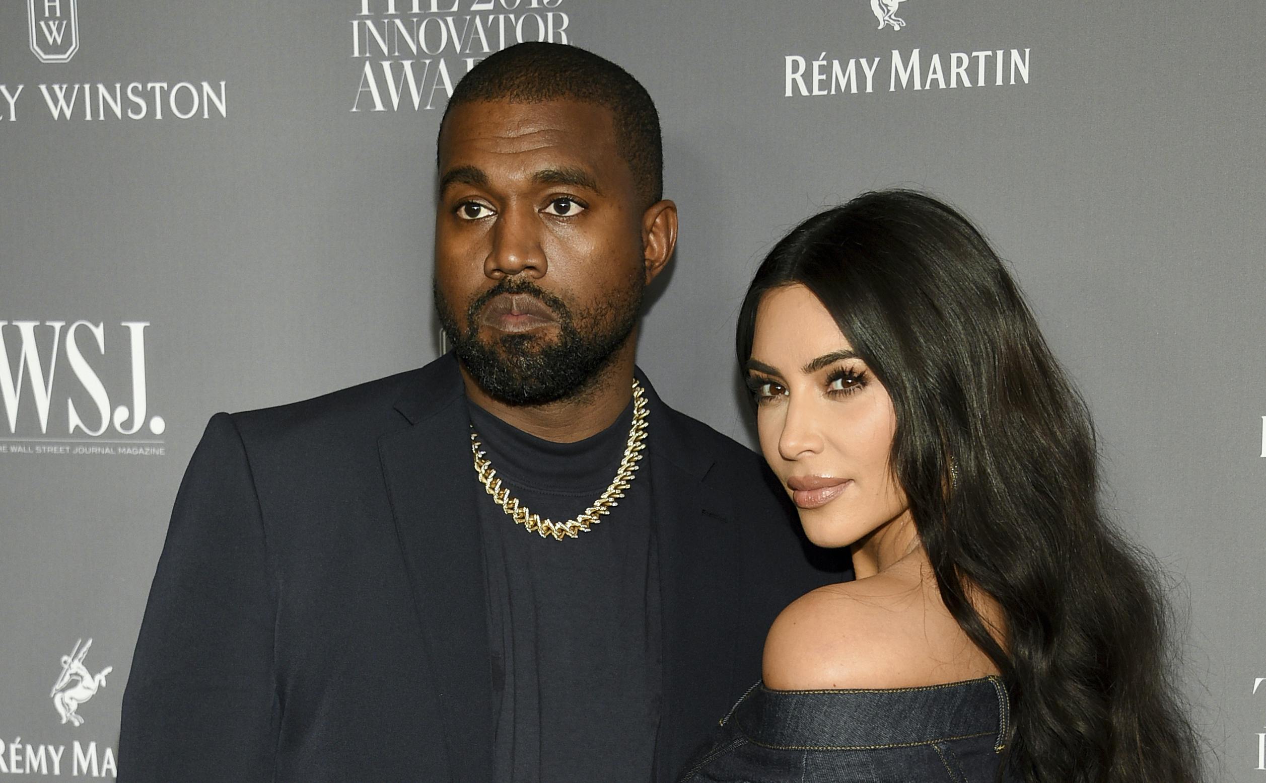 Selv om Kim Kardashian søgte om skilsmisse fra rapperen i februar sidste år, er der endnu ikke sat et endeligt punktum for parret.