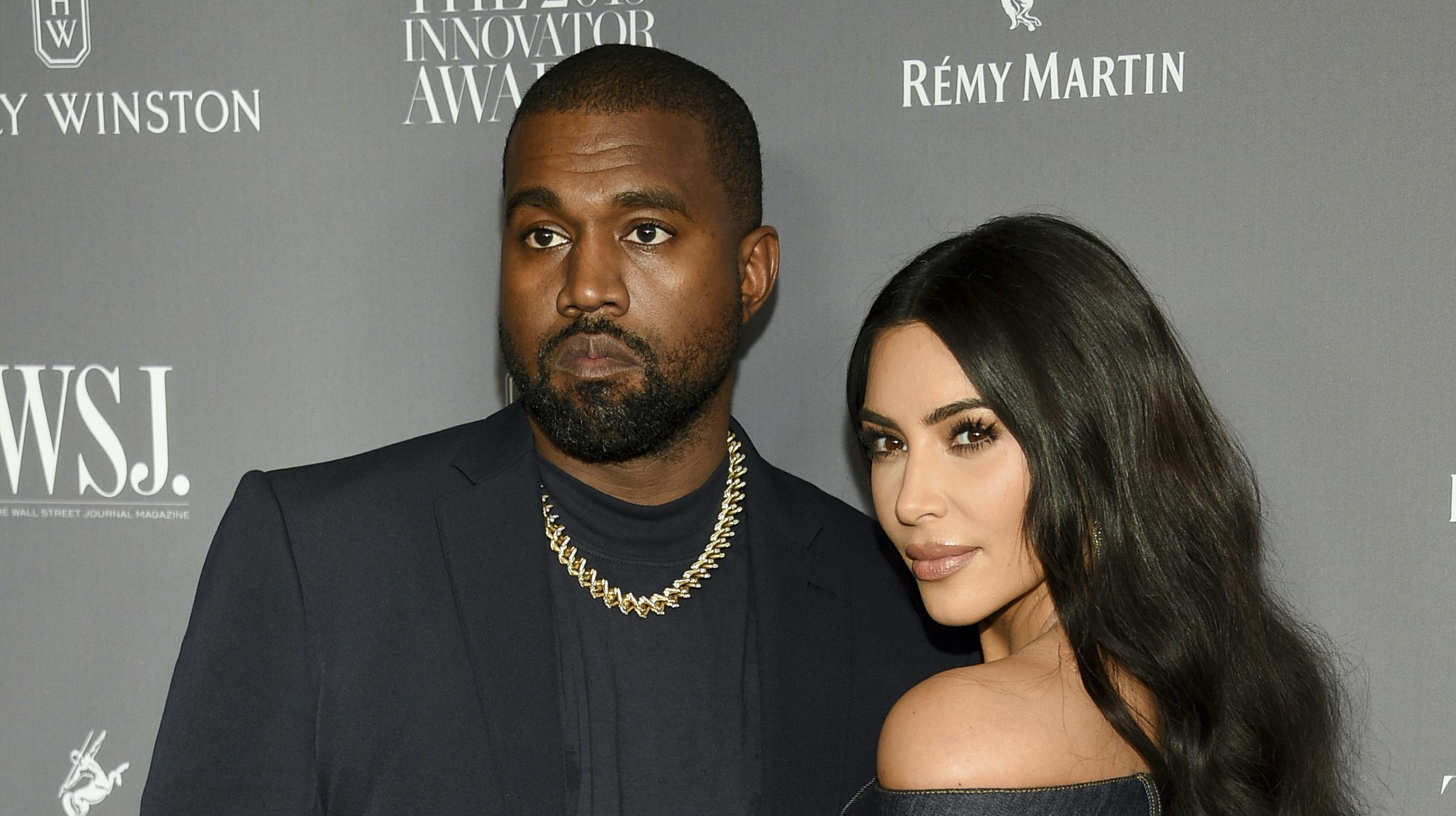 Selv om Kim Kardashian søgte om skilsmisse fra rapperen i februar sidste år, er der endnu ikke sat et endeligt punktum for parret.