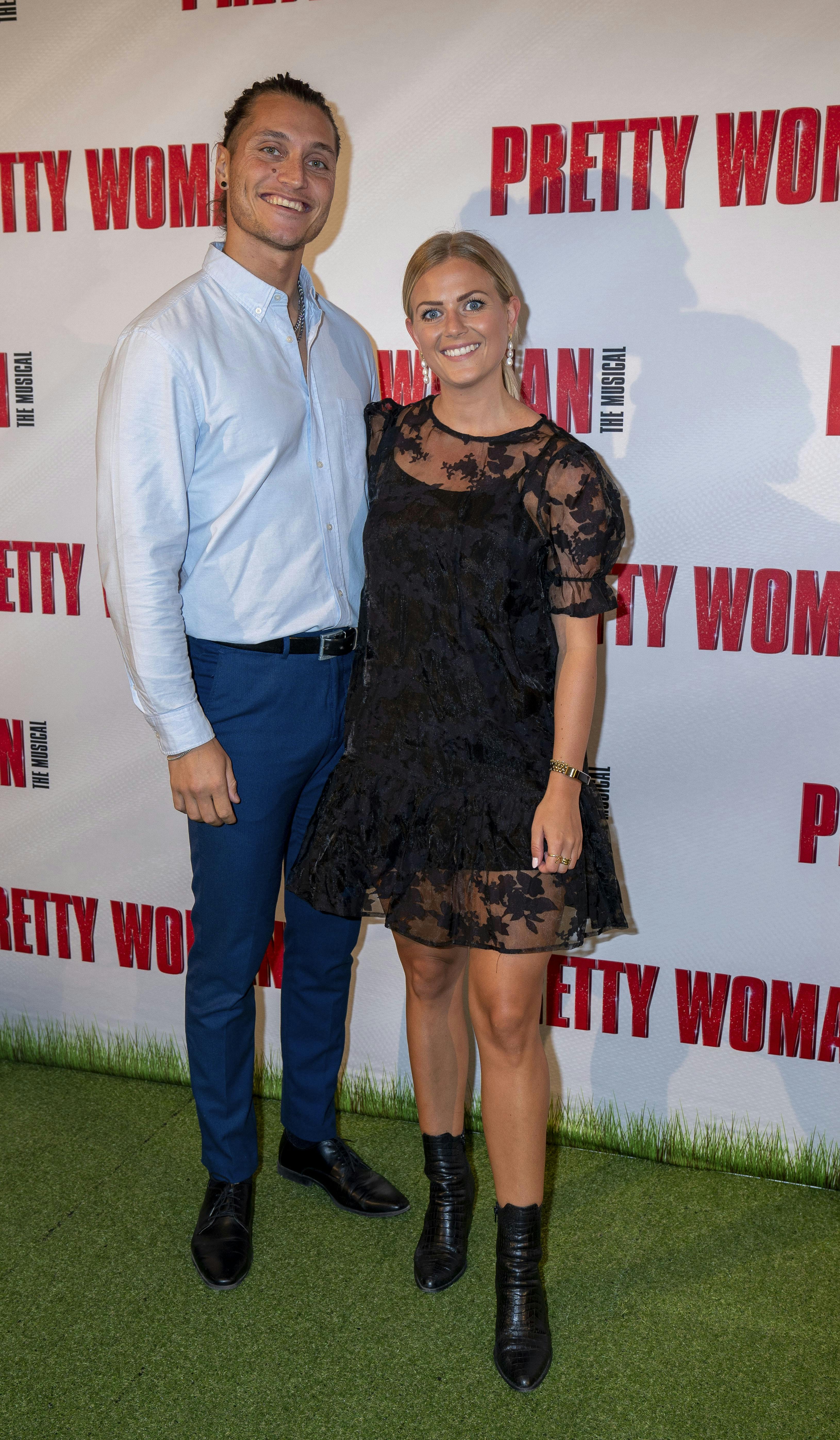 I begyndelsen af september afslørede parret, at de har købt hus - nu skal de giftes.